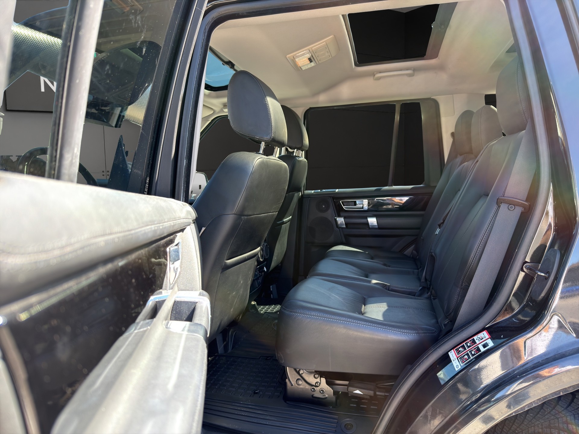 LAND ROVER Discovery 3.0 SDV6 HSE Automatic-image-12