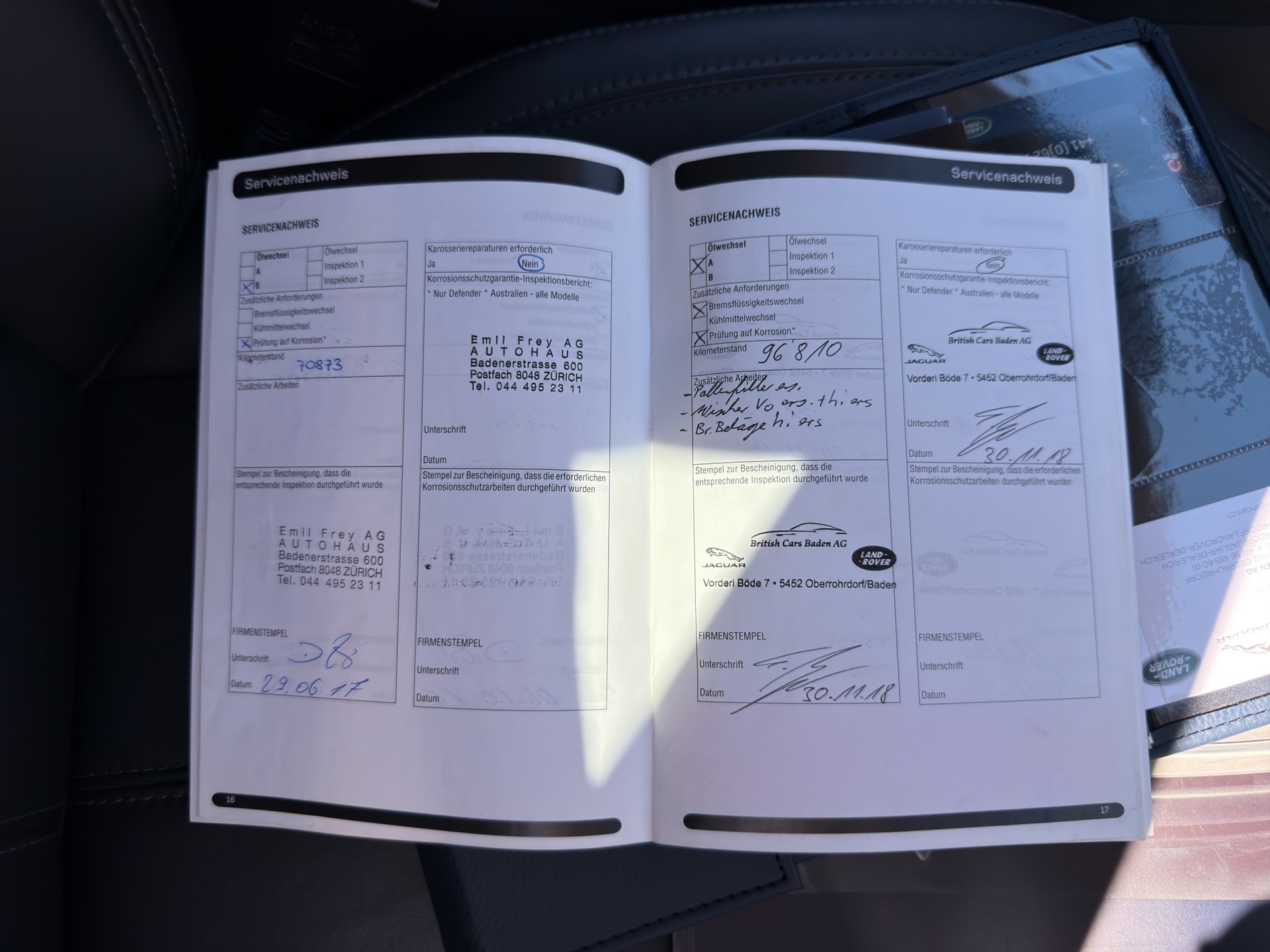 LAND ROVER Discovery 3.0 SDV6 HSE Automatic-image-15