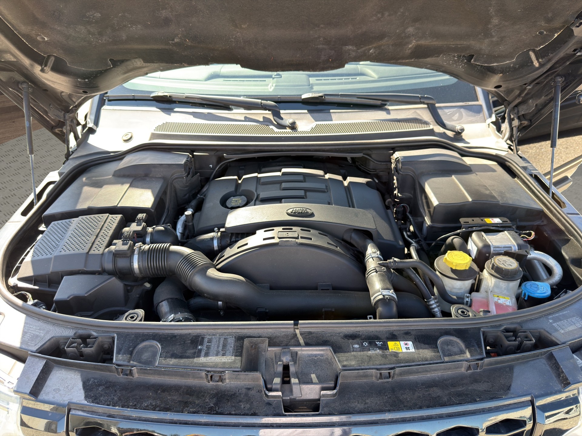 LAND ROVER Discovery 3.0 SDV6 HSE Automatic-image-19