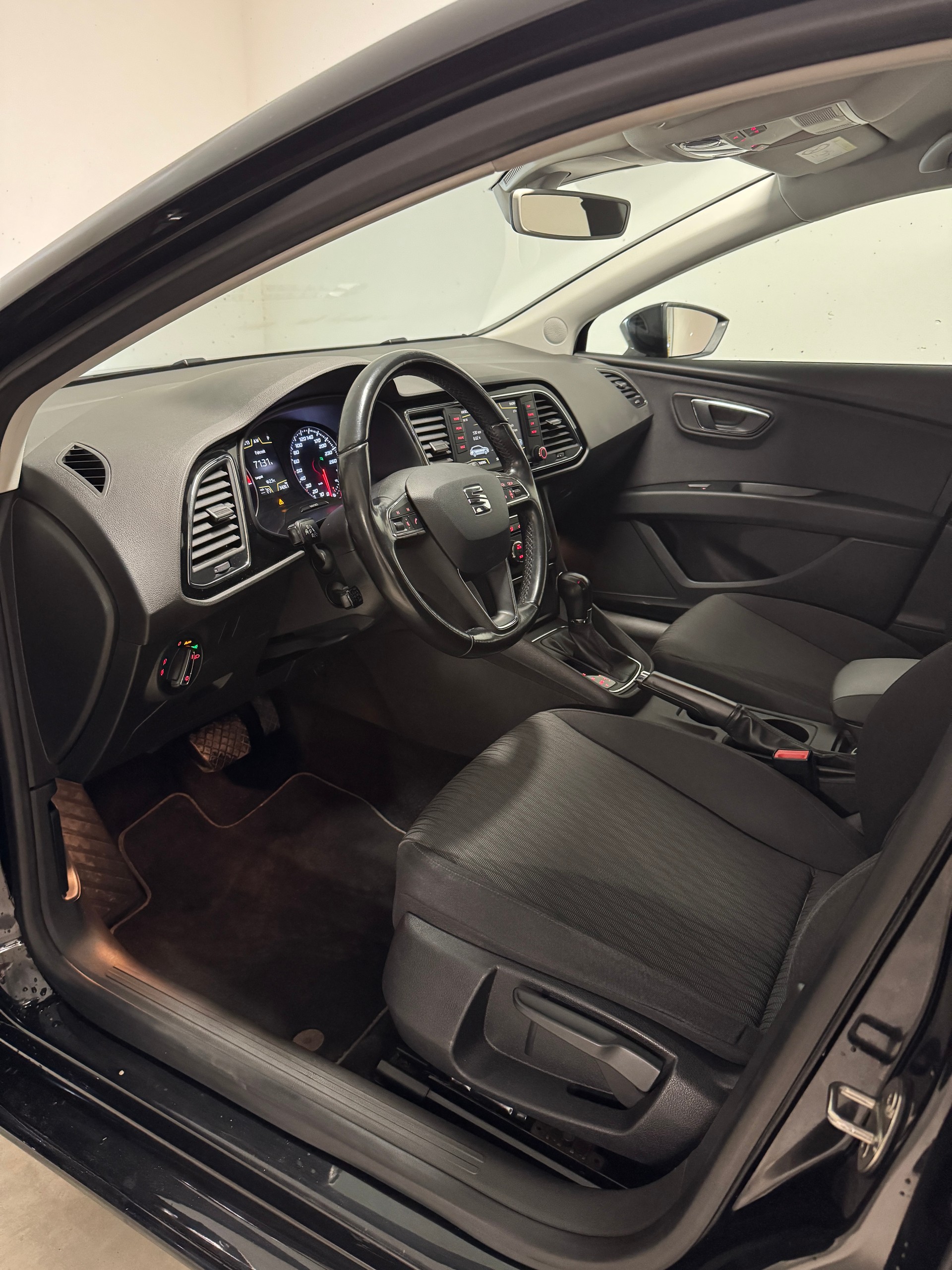 SEAT Leon ST 2.0 TDI Style DSG *AHK*-image-7
