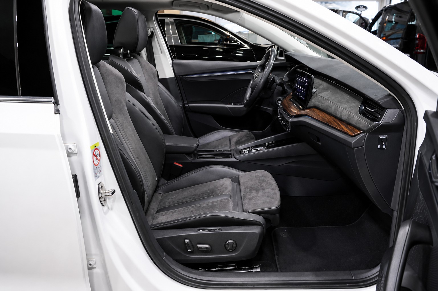 SKODA Octavia Scout 2.0 TDI 4x4 DSG-image-8