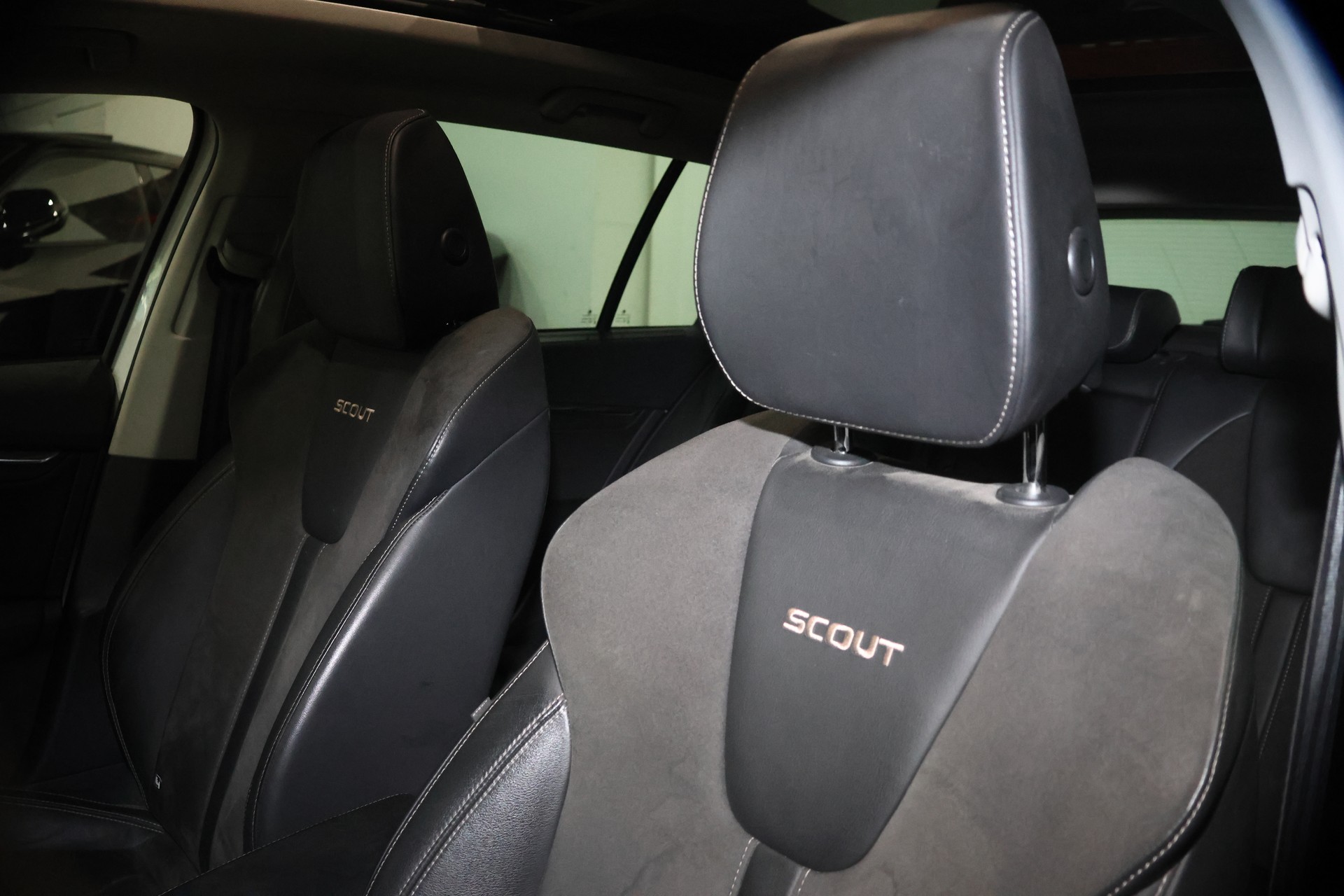 SKODA Octavia Scout 2.0 TDI 4x4 DSG-image-14