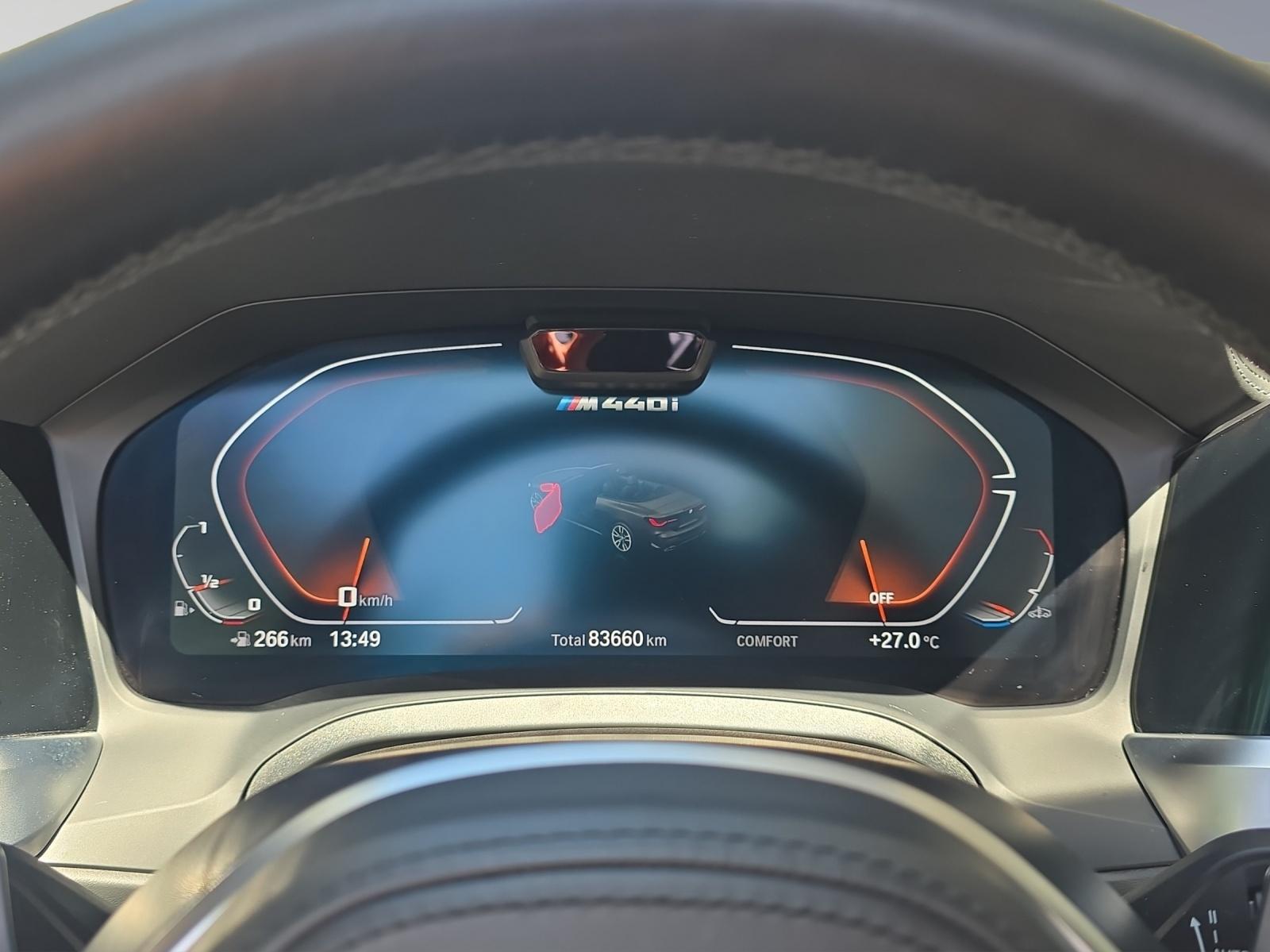 BMW M440i xDrive Cabrio-image-12