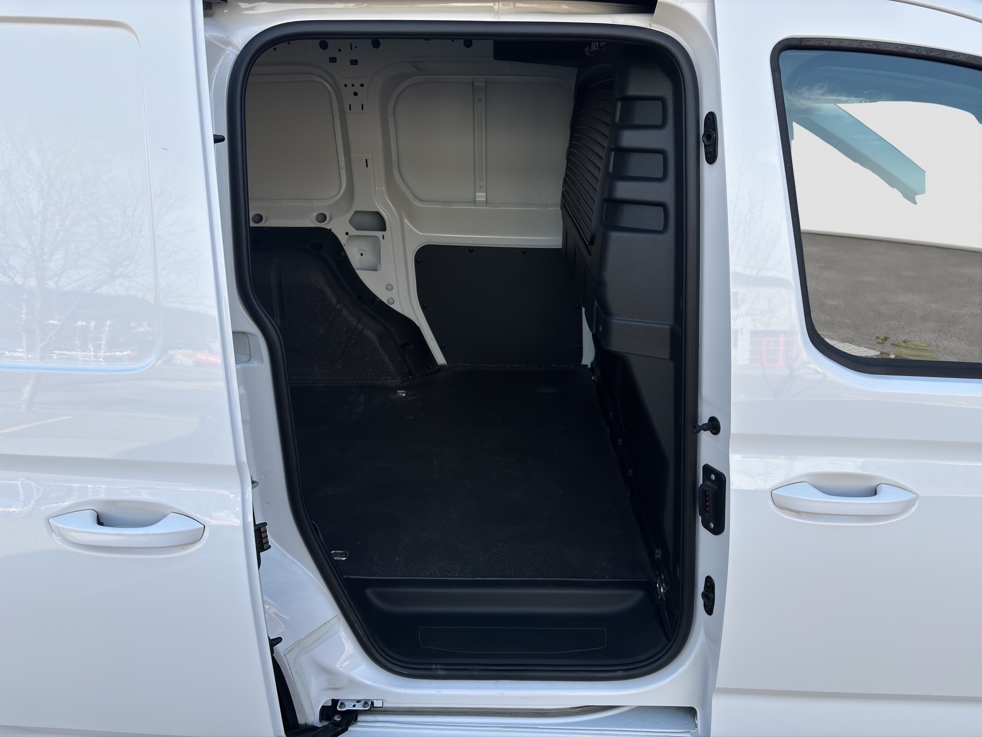 VW Caddy Cargo 2.0TDI Entry-image-10