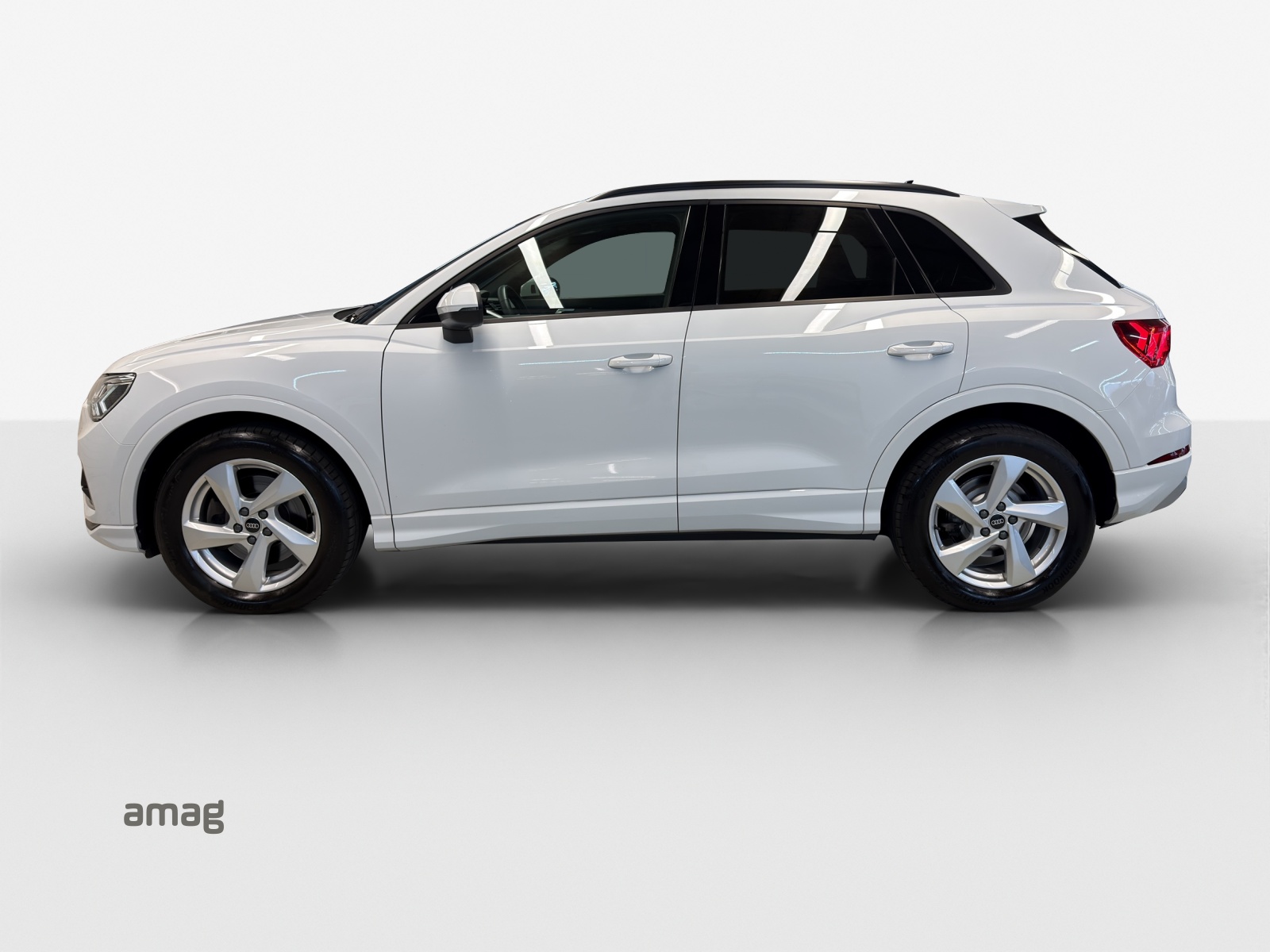 AUDI Q3 40 TFSI advanced quattro S-tronic-showroom-element-1