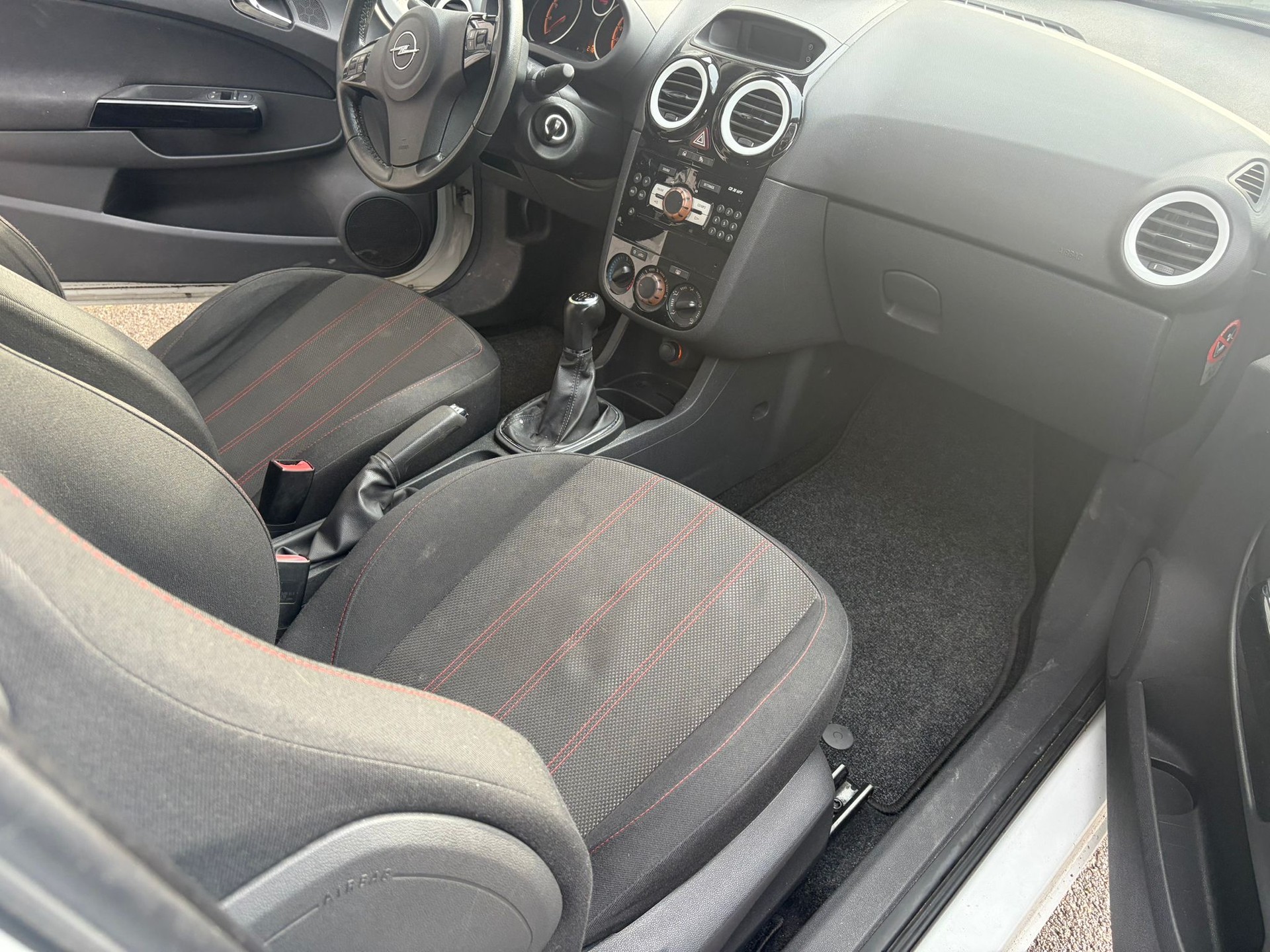 OPEL Corsa 1.4 TP Enjoy-image-10