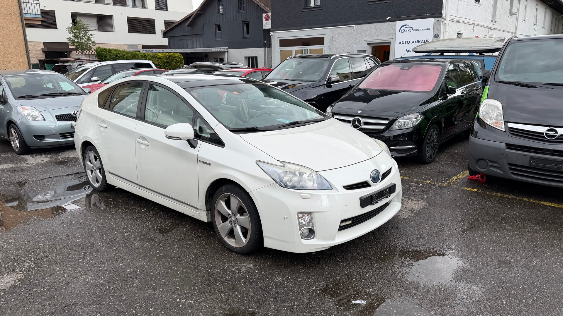 TOYOTA Prius 1.8 16V HSD Sol Premium-image-1