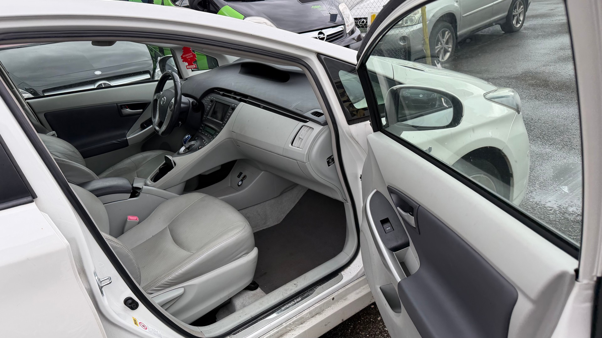 TOYOTA Prius 1.8 16V HSD Sol Premium-image-4