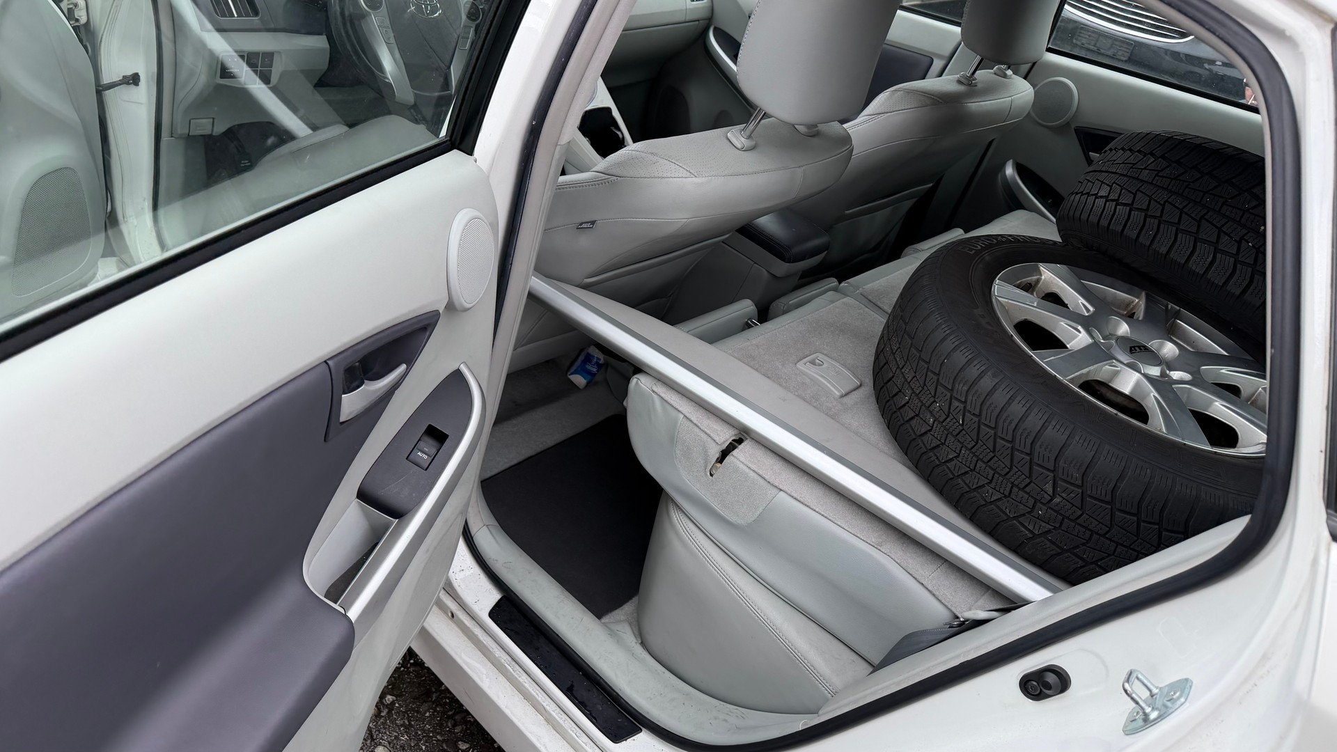 TOYOTA Prius 1.8 16V HSD Sol Premium-image-9