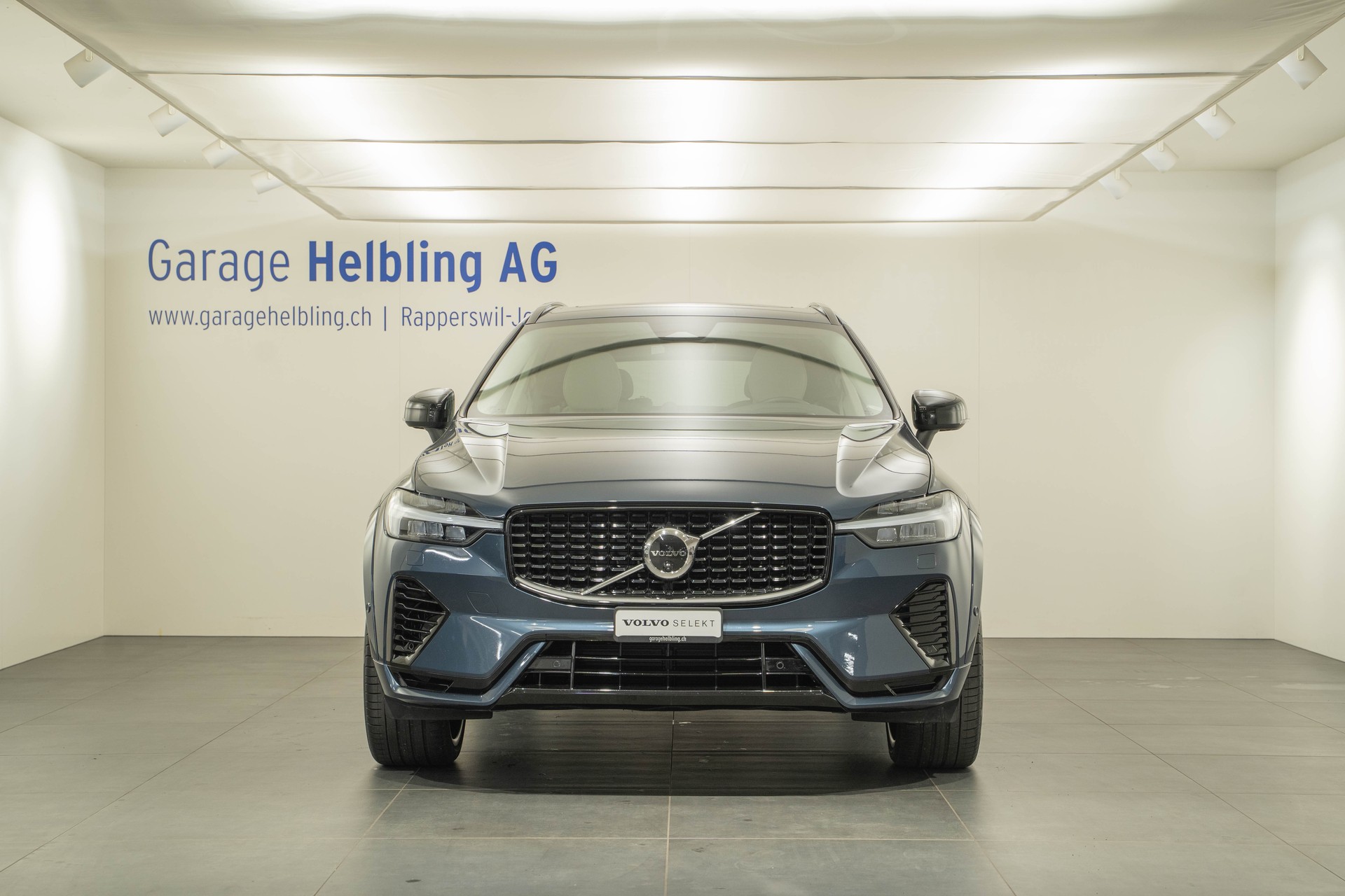 VOLVO XC60 2.0 T8 TE XCLUSIVE Ultra Dark eAWD-showroom-element-1
