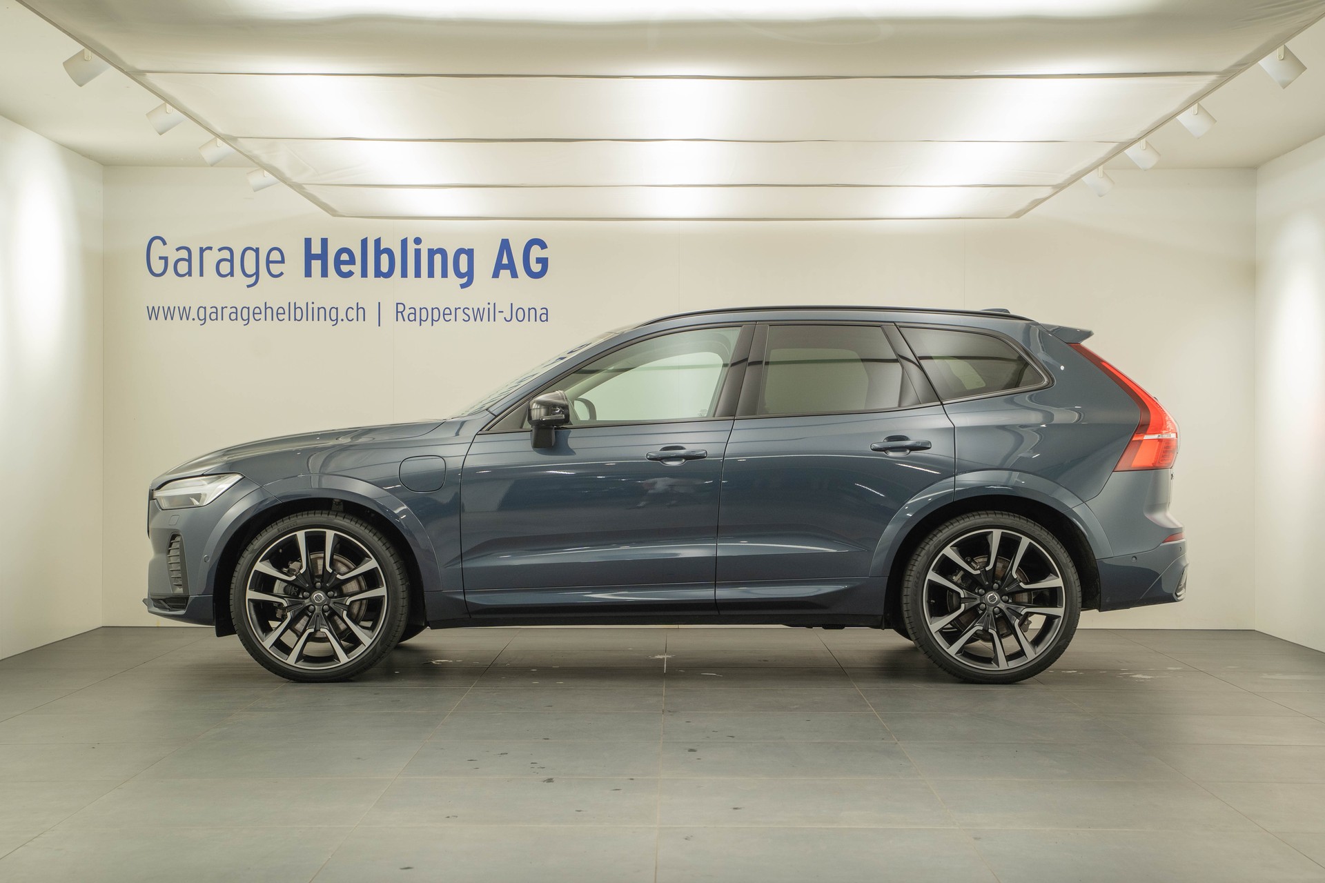 VOLVO XC60 2.0 T8 TE XCLUSIVE Ultra Dark eAWD-showroom-element-2