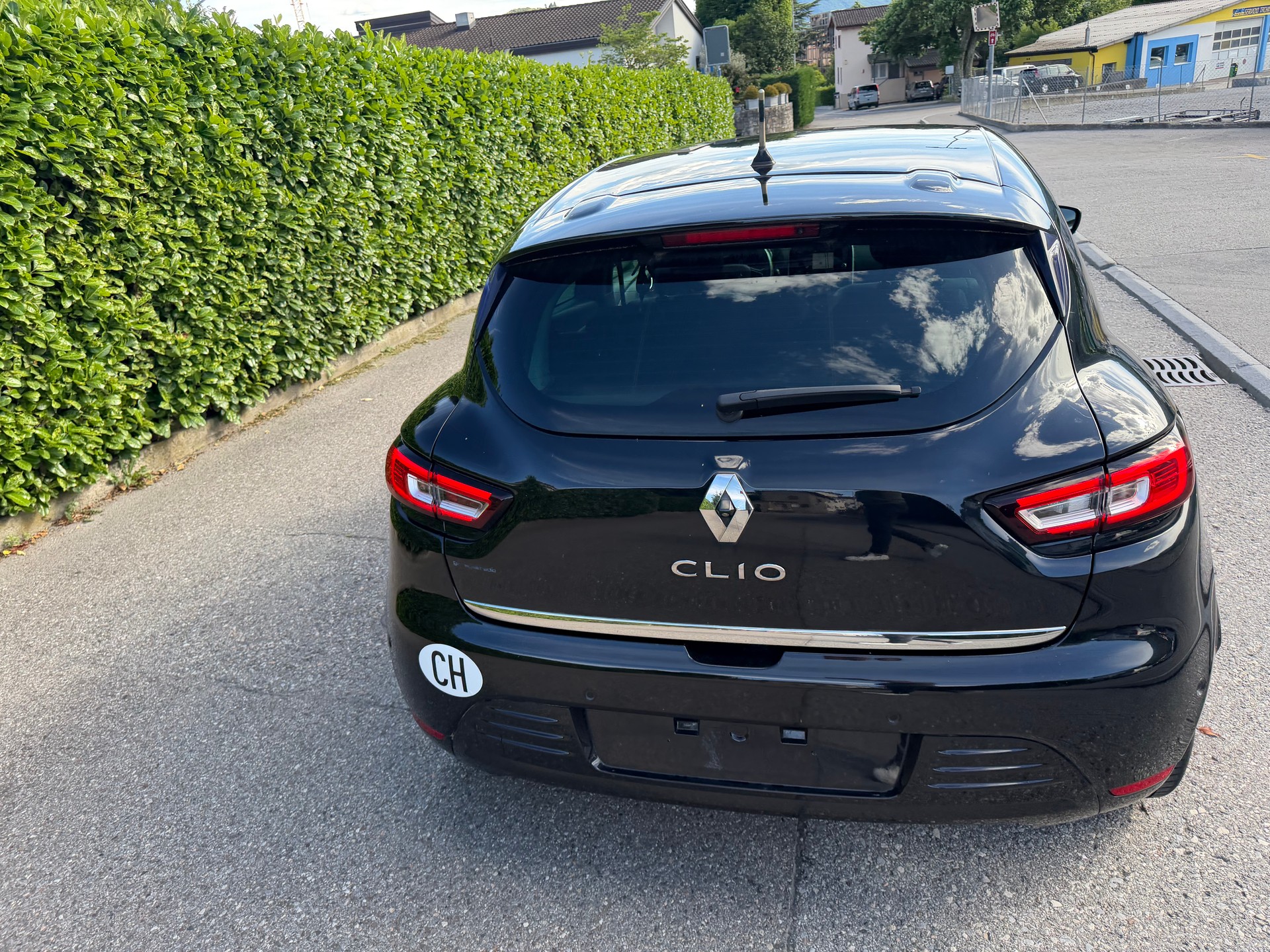 RENAULT Clio 1.2 16V T Swiss Edition-image-4