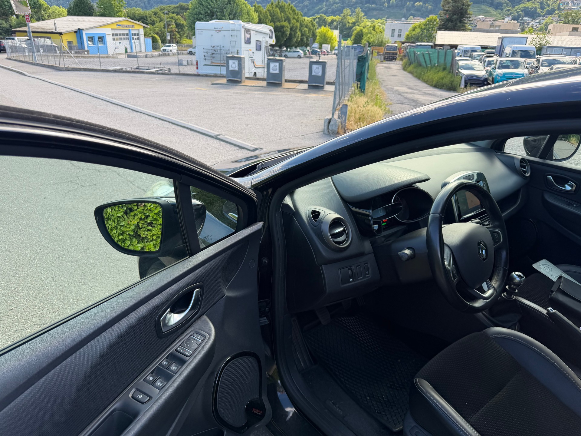 RENAULT Clio 1.2 16V T Swiss Edition-image-6