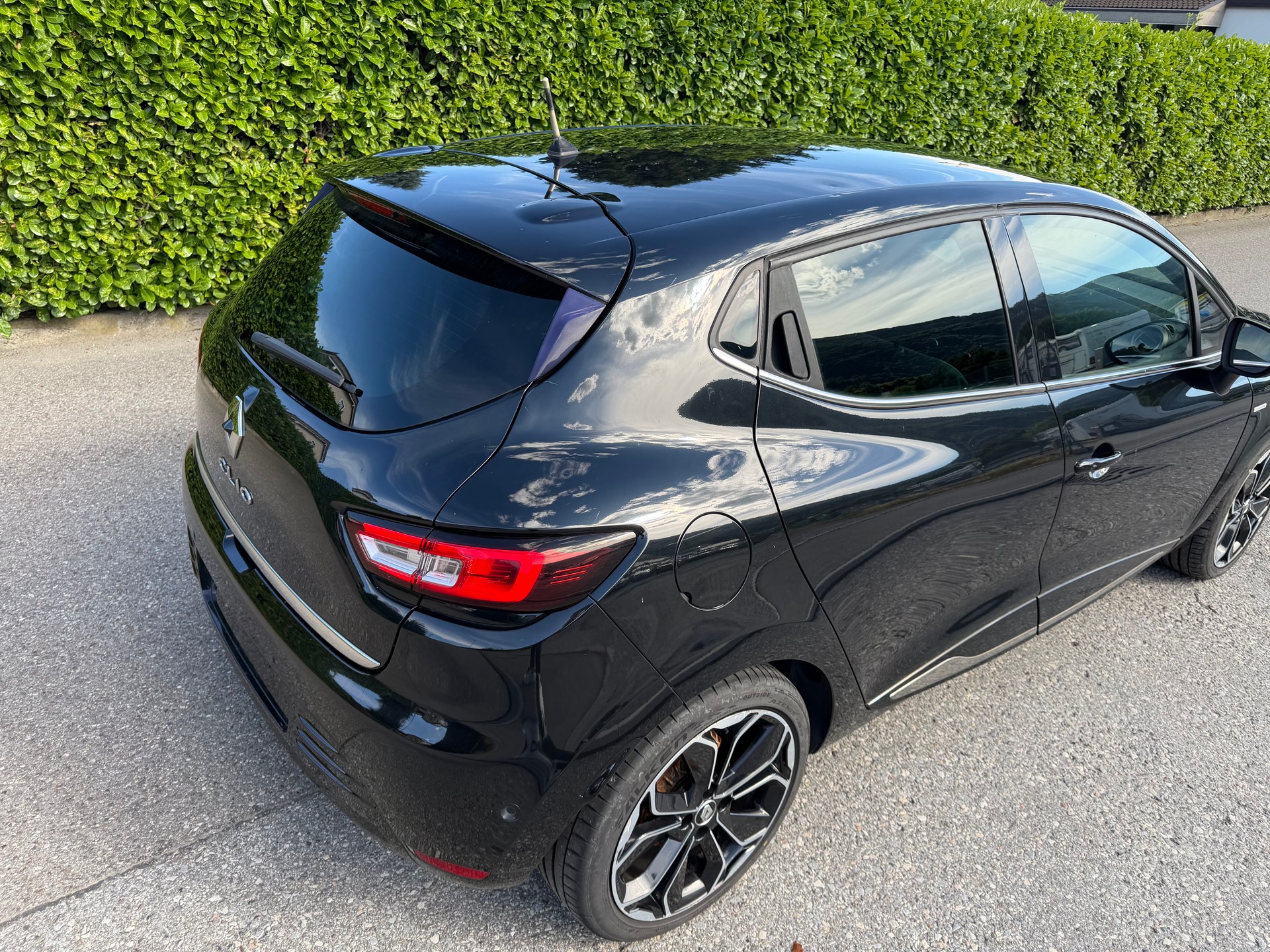 RENAULT Clio 1.2 16V T Swiss Edition-image-3