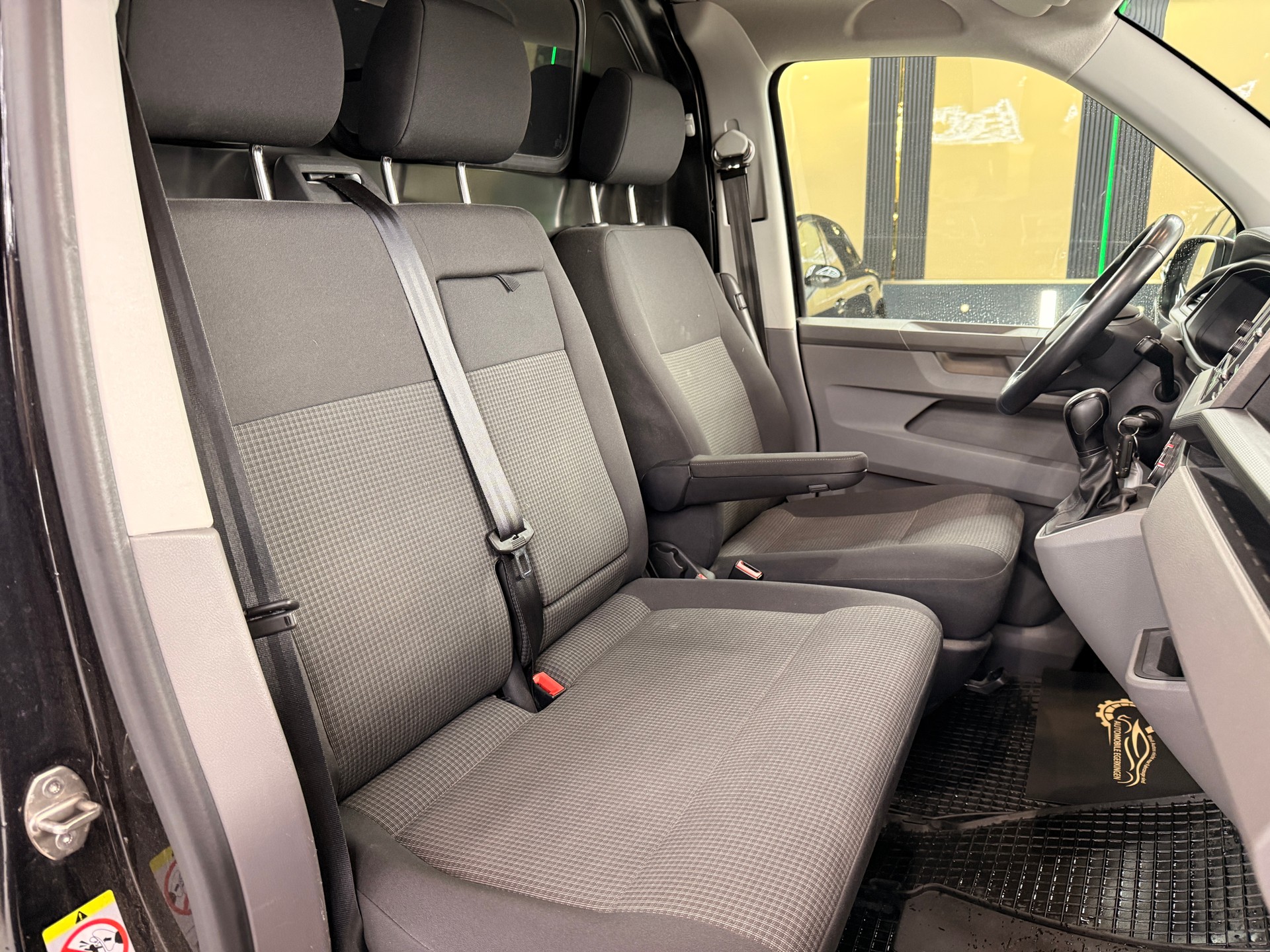 VW T6.1 2.0 TDI 4Motion DSG-image-10
