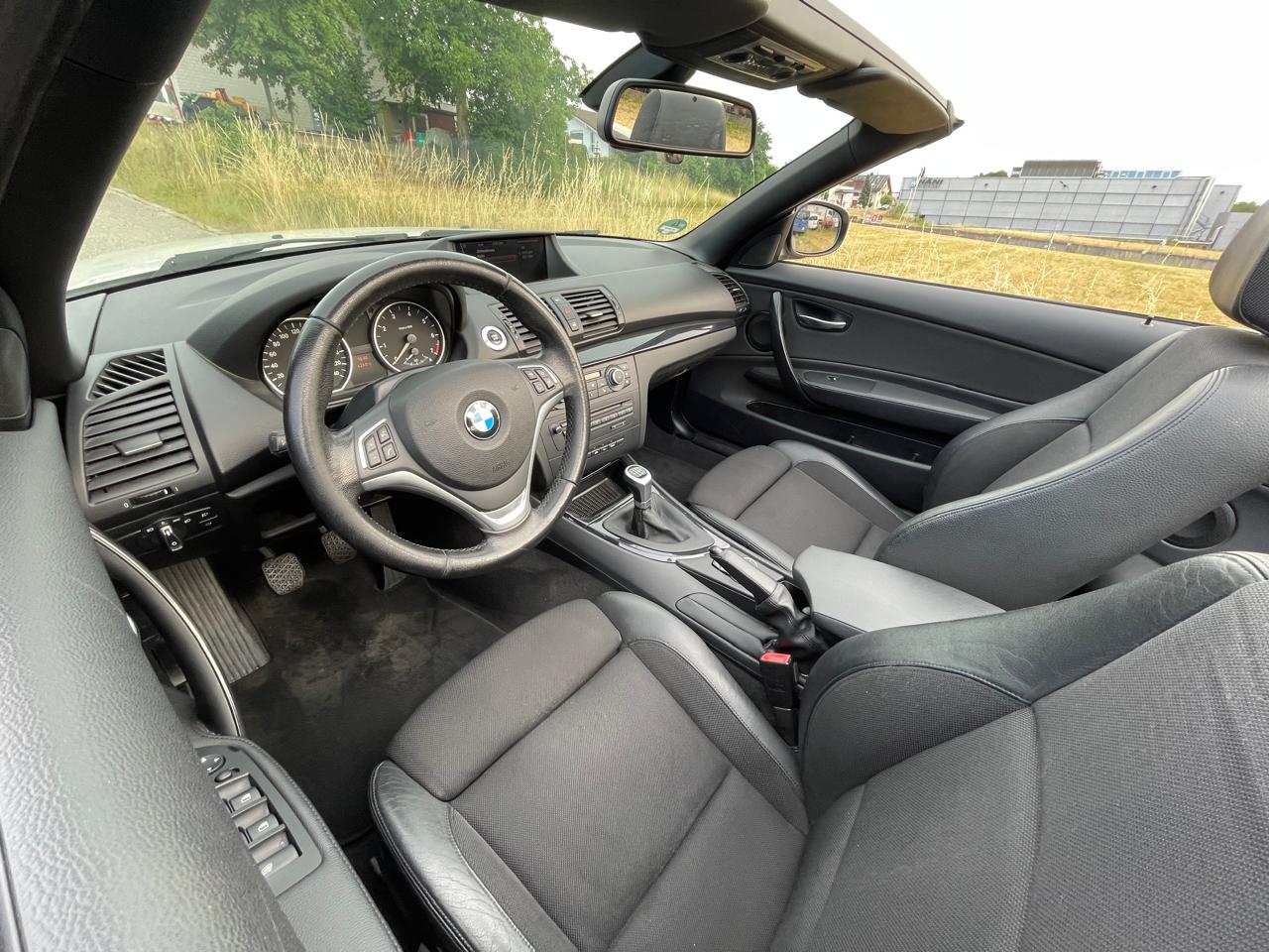 BMW 118i Cabrio-image-11