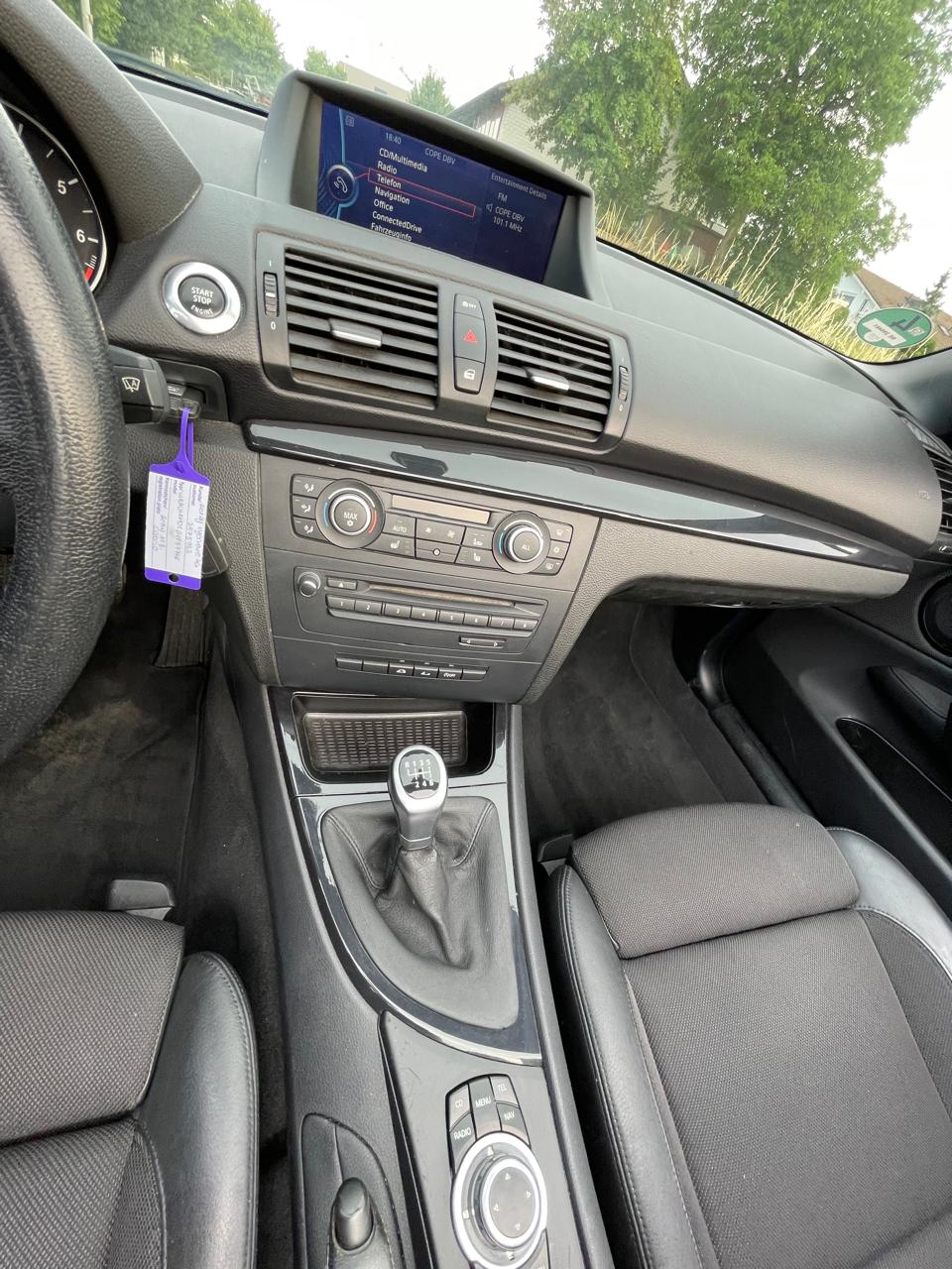 BMW 118i Cabrio-image-12