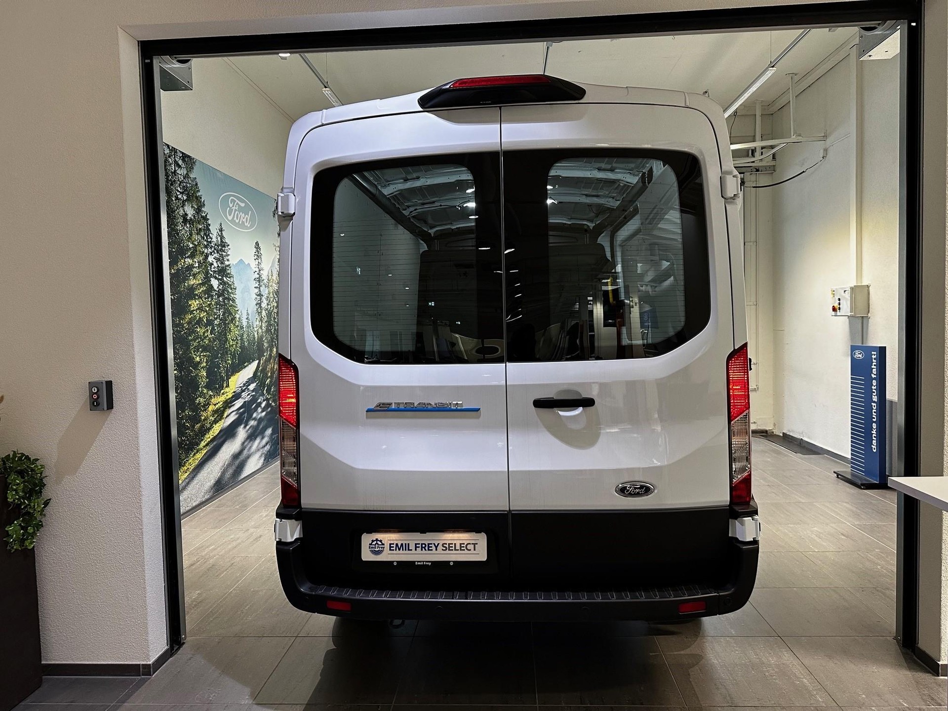 FORD E-Transit Van 390 L2H2 68kWh Trend-image-8