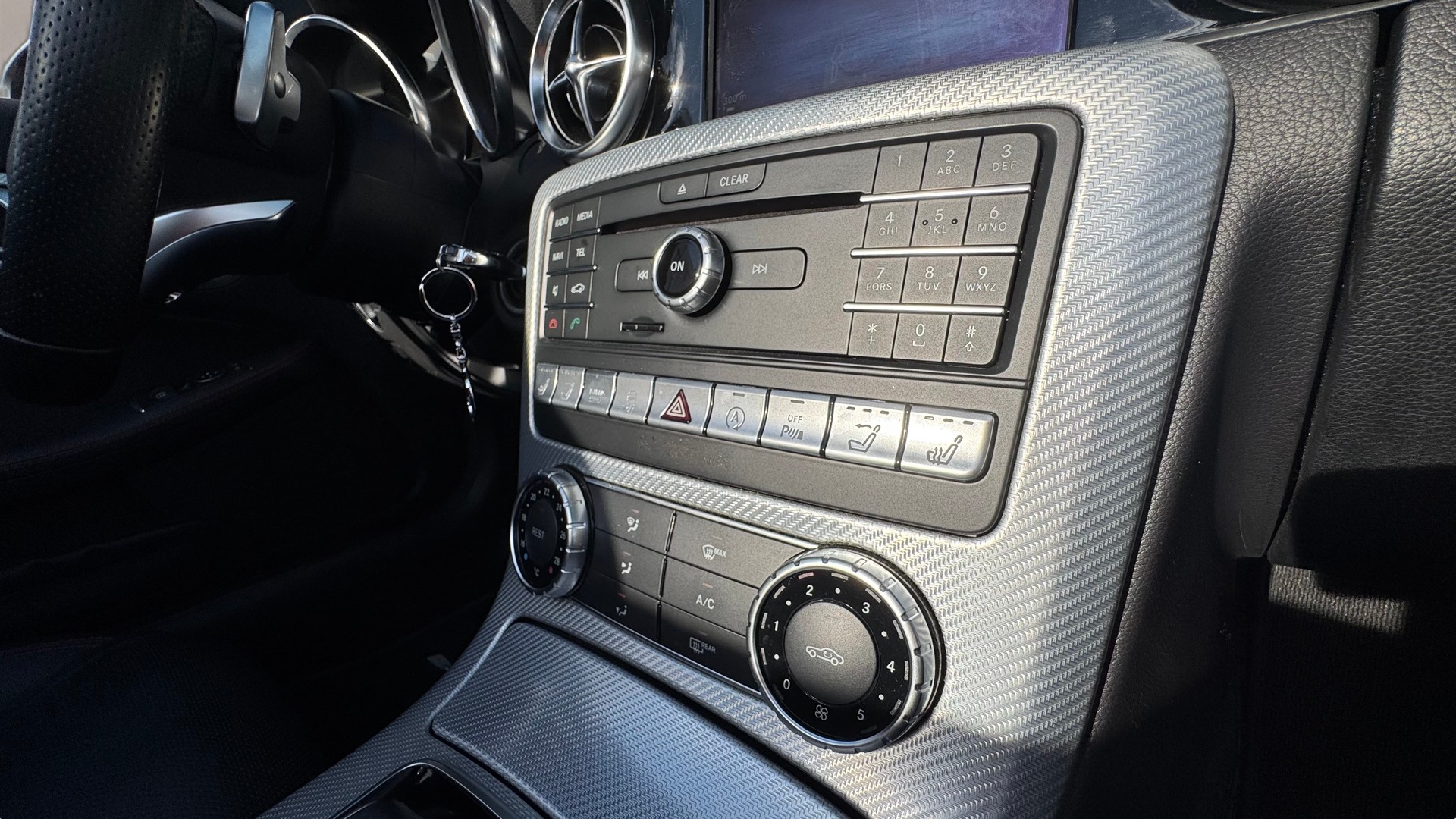 MERCEDES-BENZ AMG-Line SLC 200 9G-Tronic-image-21