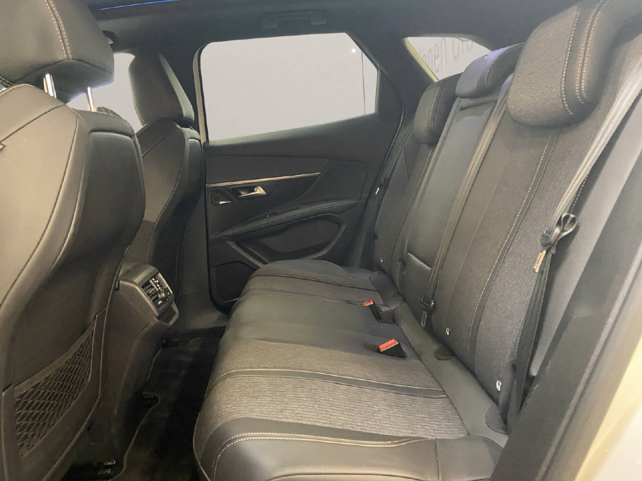 PEUGEOT 3008 1.6 THP Allure-image-9