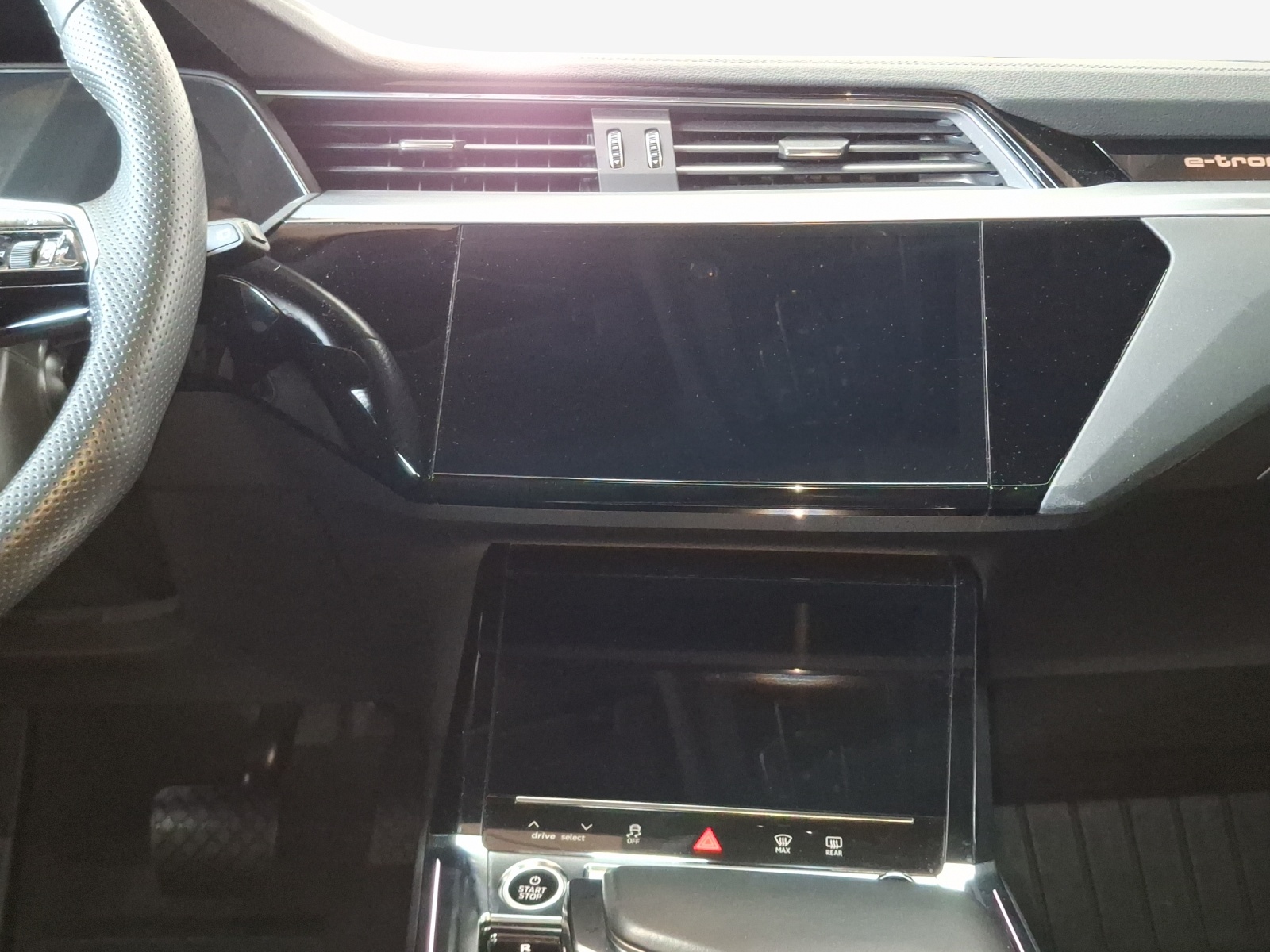 AUDI e-tron 55 S Line Black Edition quattro-image-9