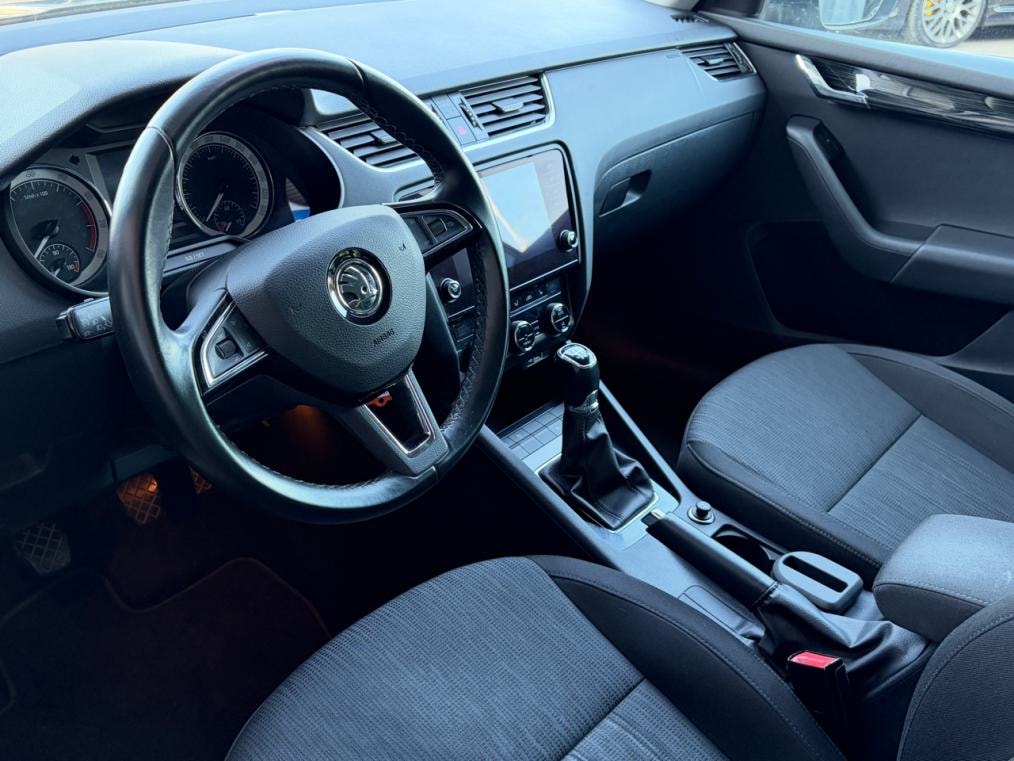 SKODA Octavia Combi 1.5 TSi Style-showroom-element-3