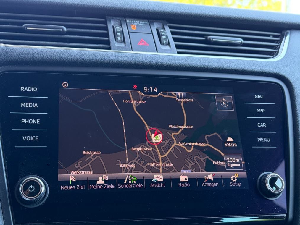 SKODA Octavia Combi 1.5 TSi Style-image-4