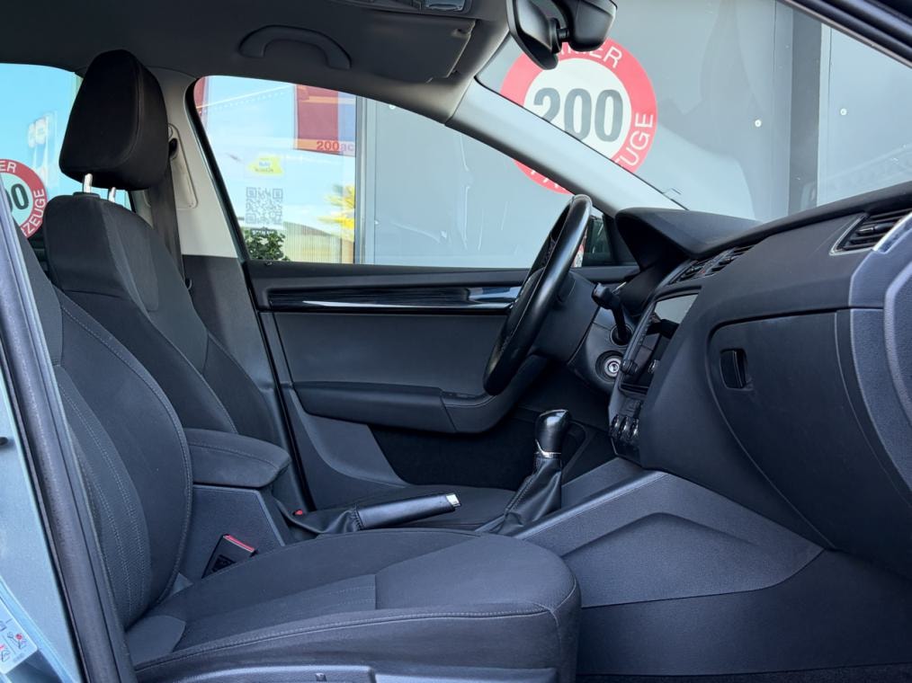 SKODA Octavia Combi 1.5 TSi Style-image-7