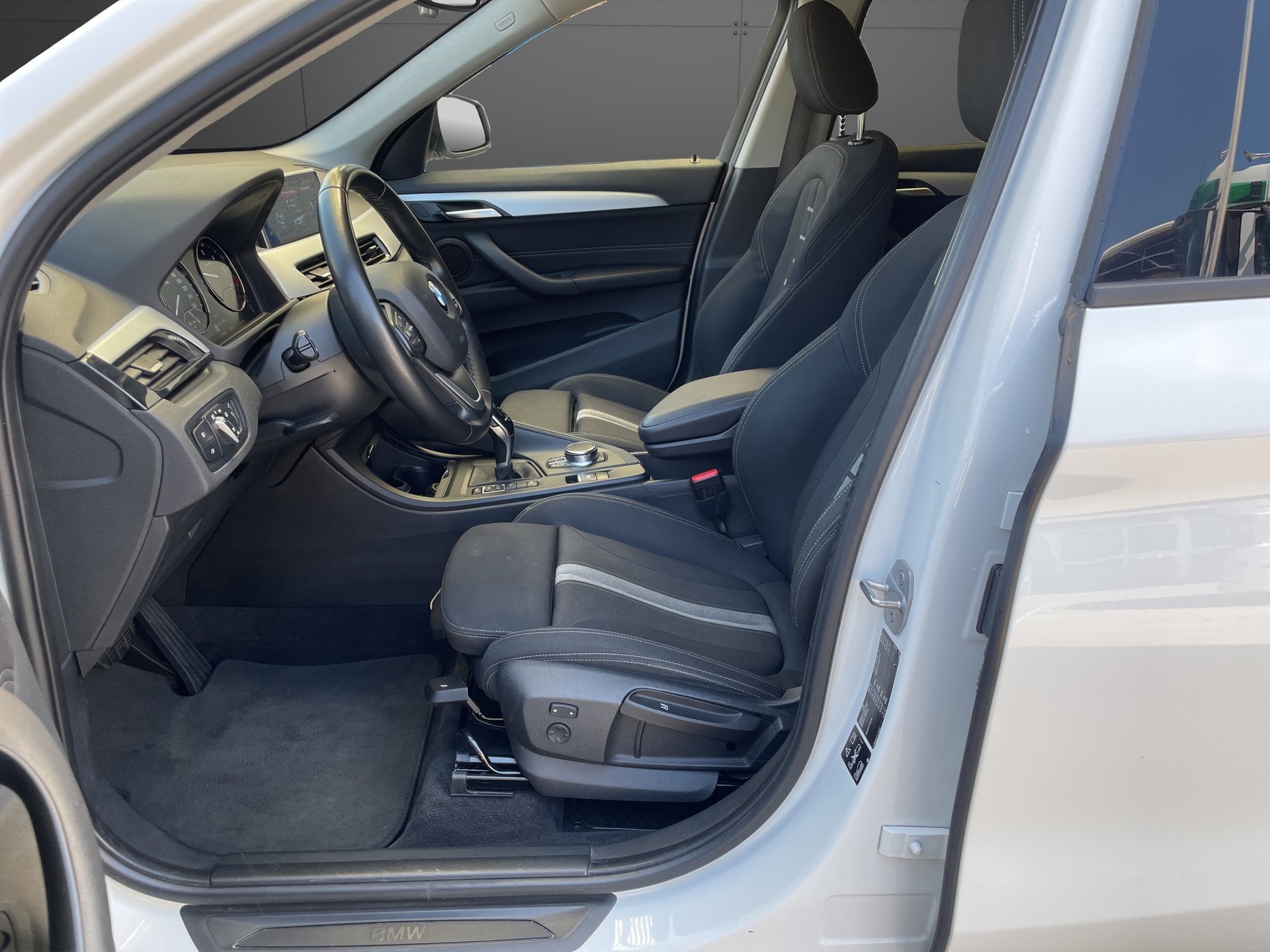 BMW X1 xDrive 18d Steptronic-image-14