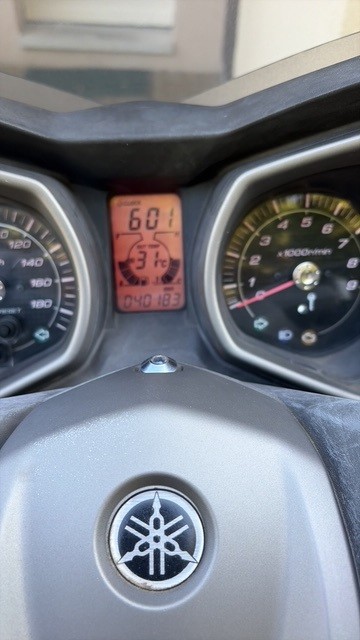YAMAHA XMAX 400 (YP400R)-image-2