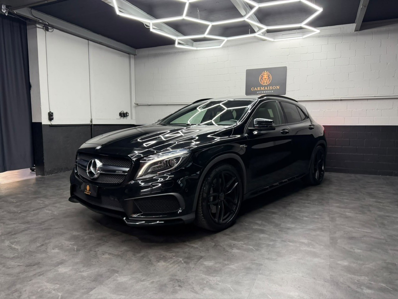MERCEDES-BENZ GLA 45 AMG 4Matic 7G-DCT | Schiebedach-showroom-element-2
