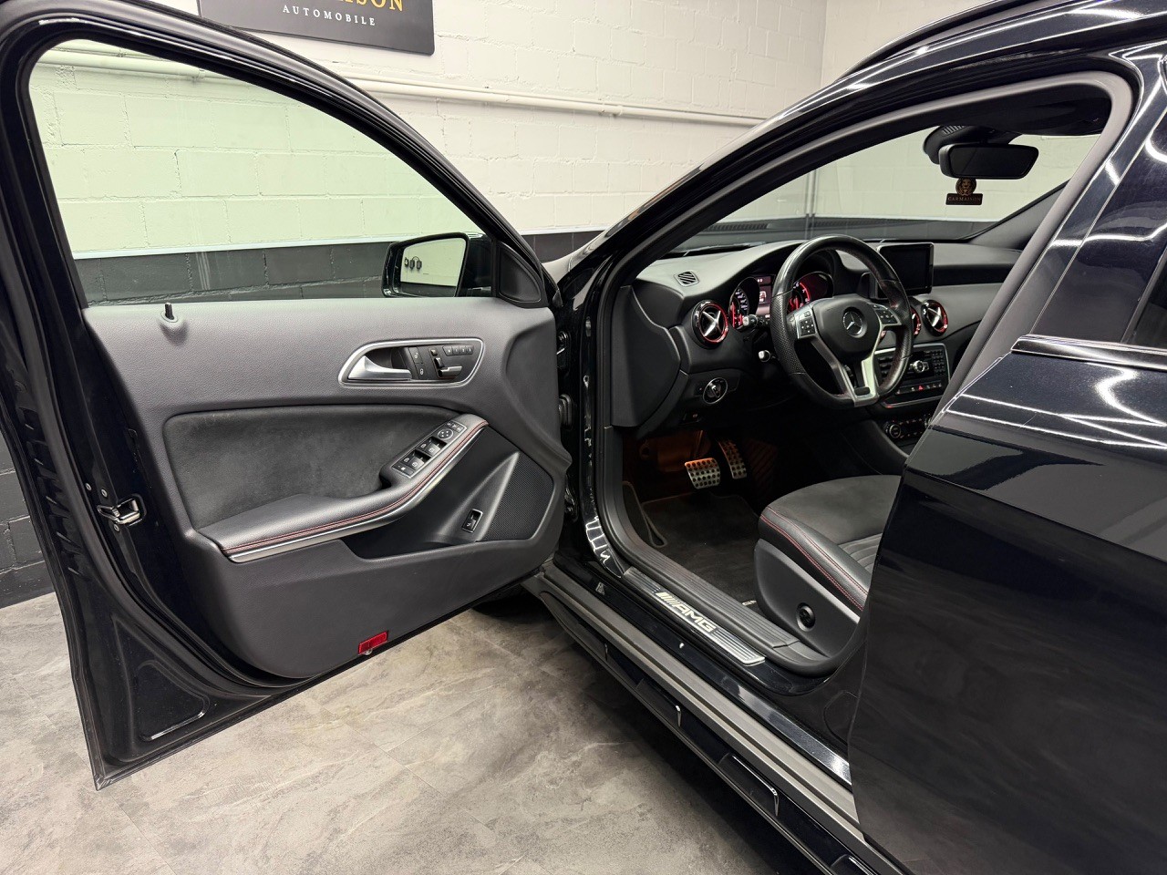 MERCEDES-BENZ GLA 45 AMG 4Matic 7G-DCT | Schiebedach-image-12