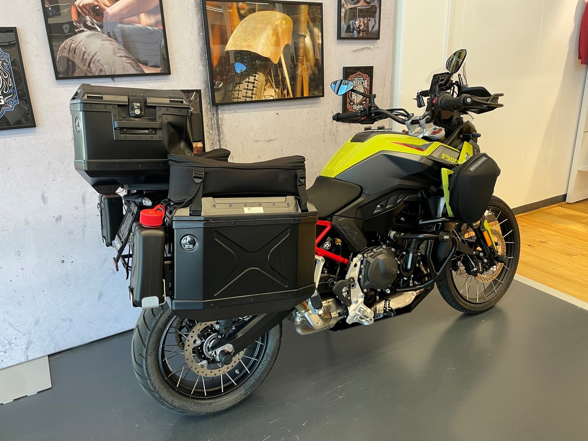 BMW F 900 GS-image-1