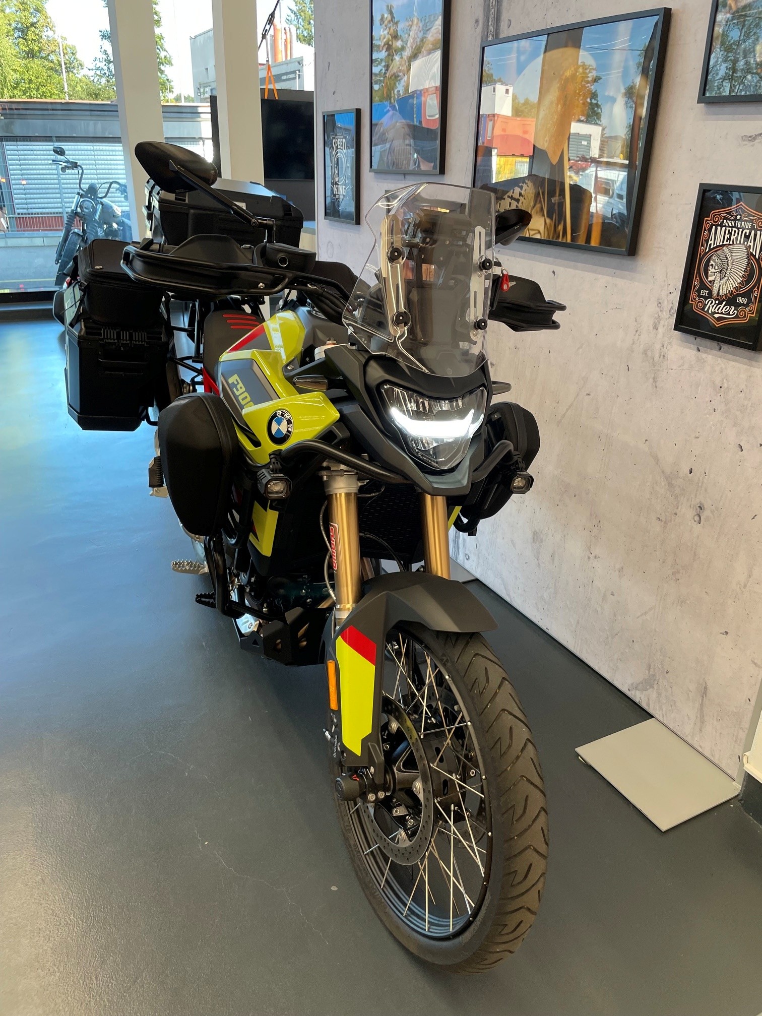 BMW F 900 GS-image-3