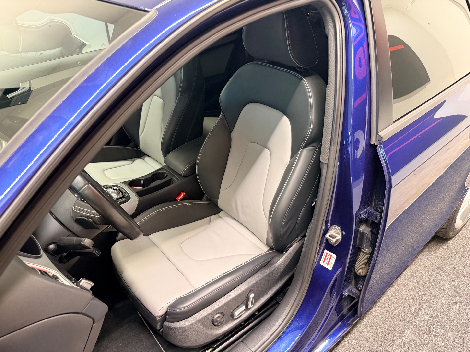 AUDI A4 Avant 3.0 TDI clean diesel quattro s-tronic-image-13