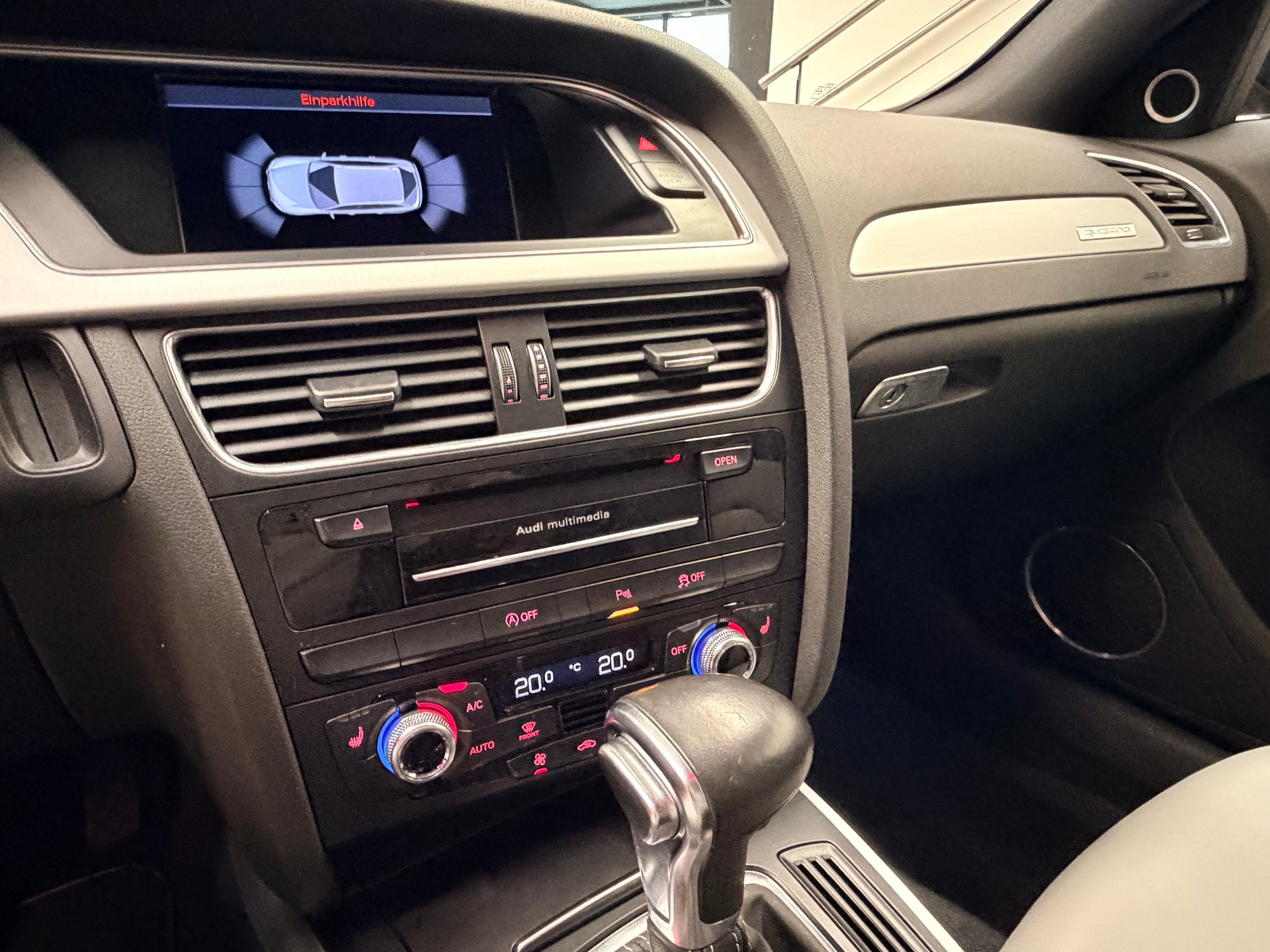 AUDI A4 Avant 3.0 TDI clean diesel quattro s-tronic-image-23