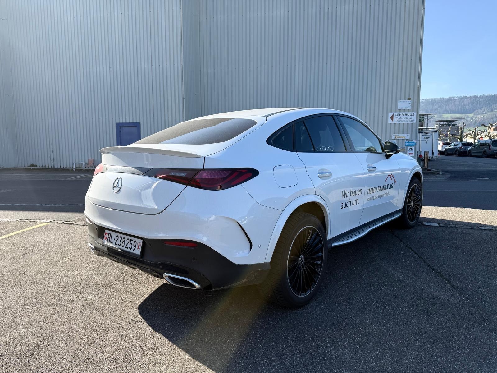 MERCEDES-BENZ GLC 300 e AMG Line 4matic-image-2