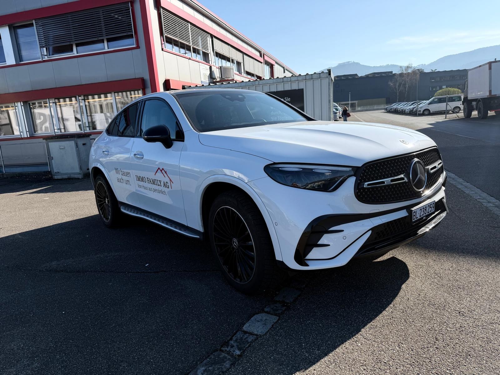 MERCEDES-BENZ GLC 300 e AMG Line 4matic-image-3