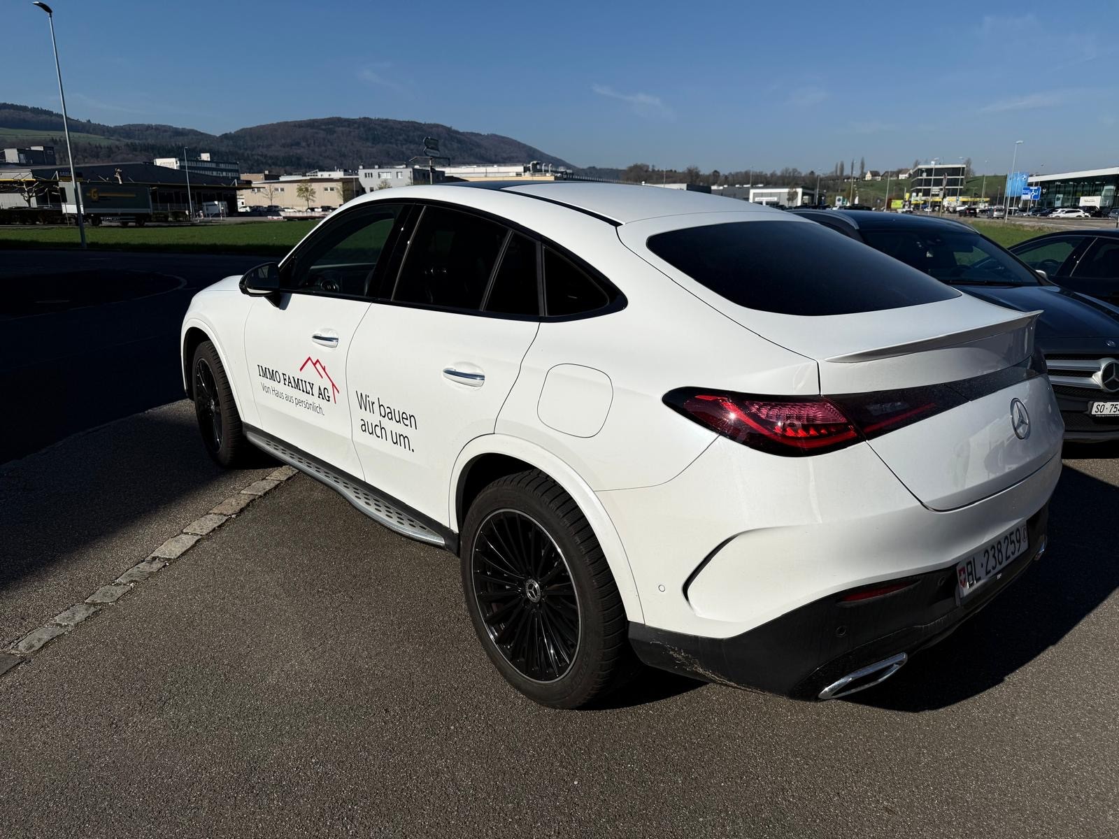MERCEDES-BENZ GLC 300 e AMG Line 4matic-image-1