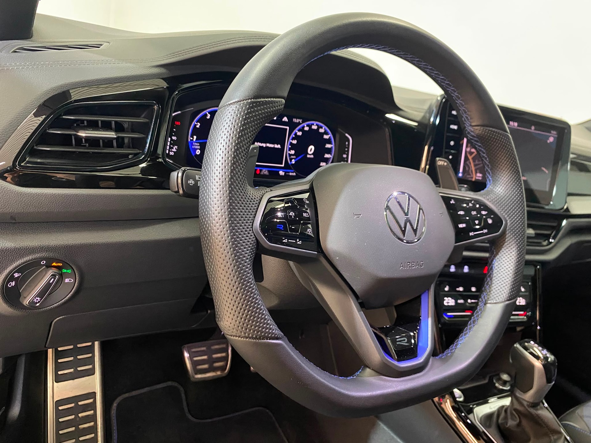 VW T-Roc 2.0 TSI R DSG 4Motion-image-6