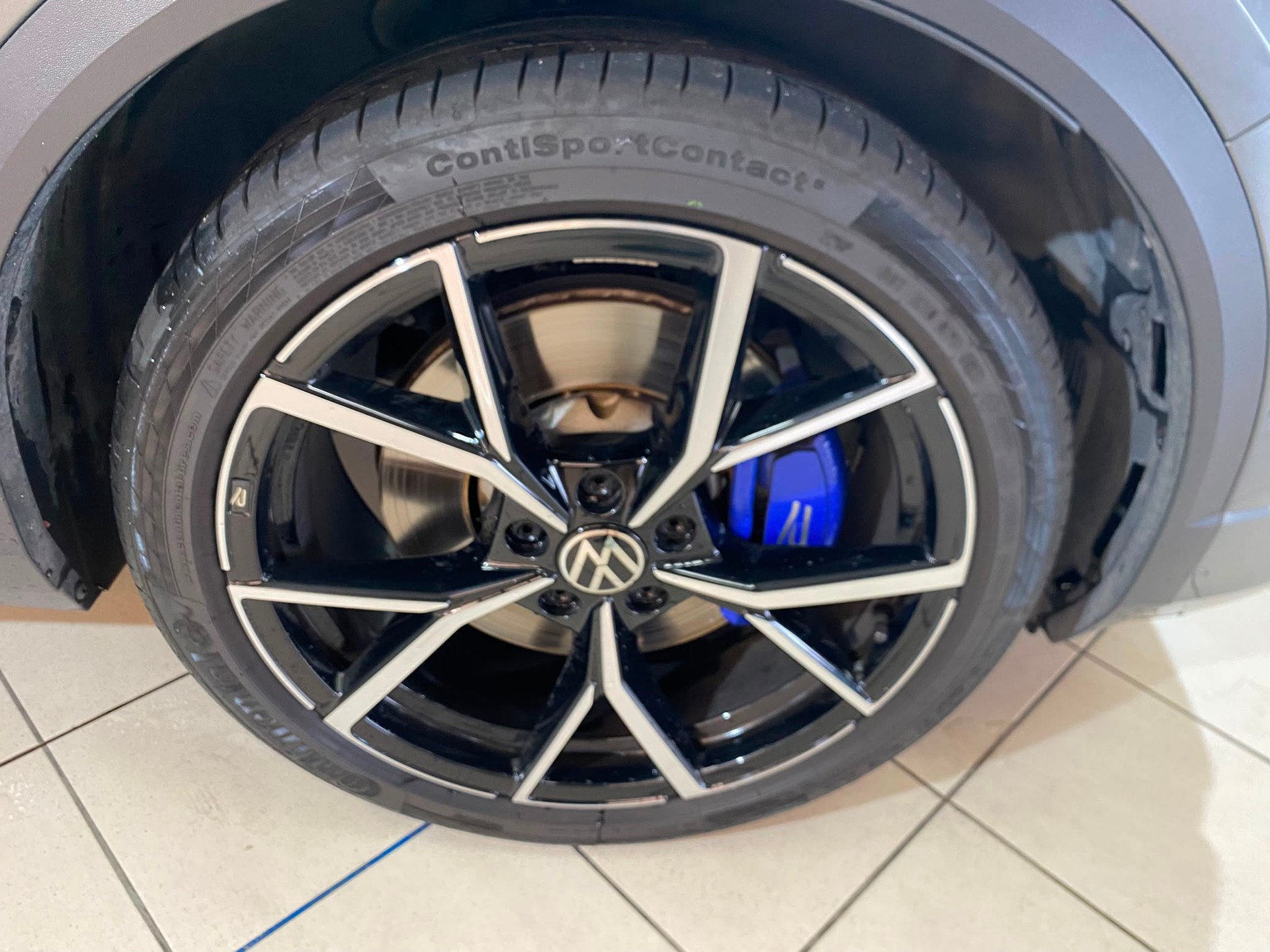VW T-Roc 2.0 TSI R DSG 4Motion-image-4