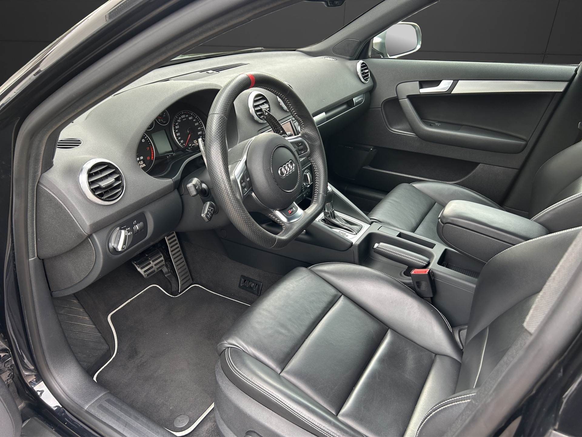 AUDI RS3 Sportback 2.5 TFSI quattro S-tronic-image-5