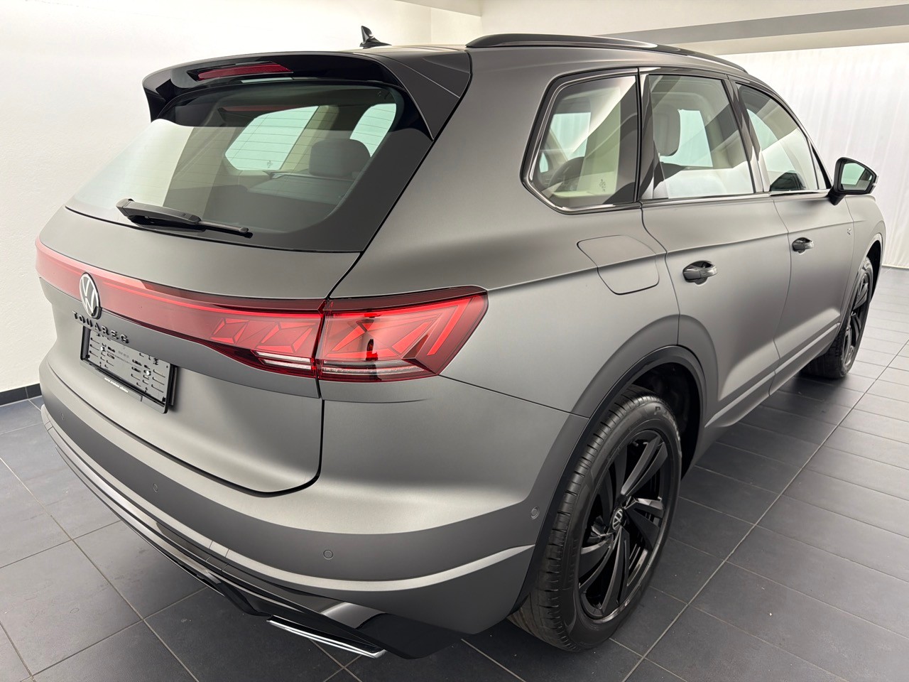 VW Touareg 3.0 TDI R-L F E-showroom-element-2