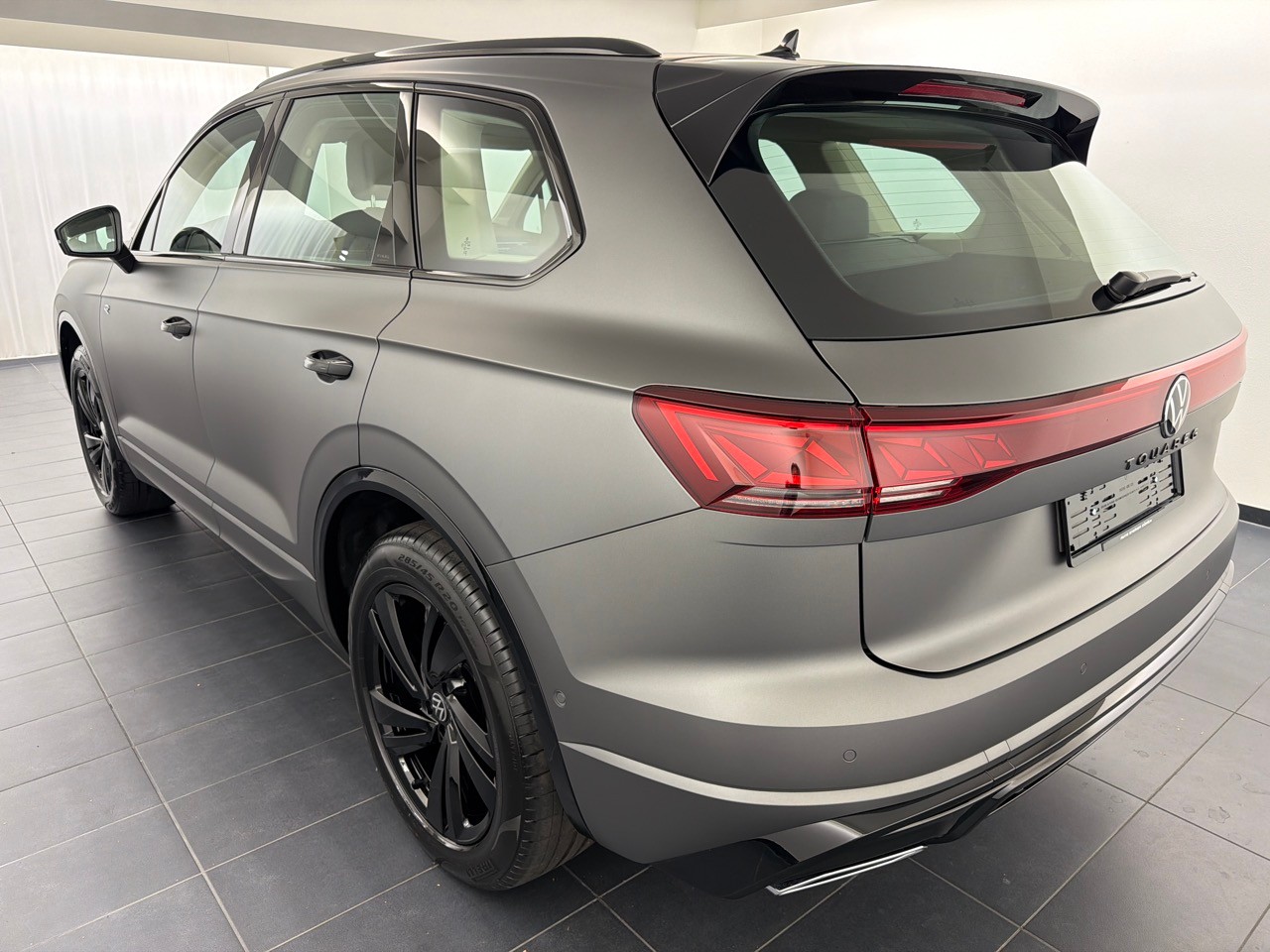 VW Touareg 3.0 TDI R-L F E-showroom-element-1