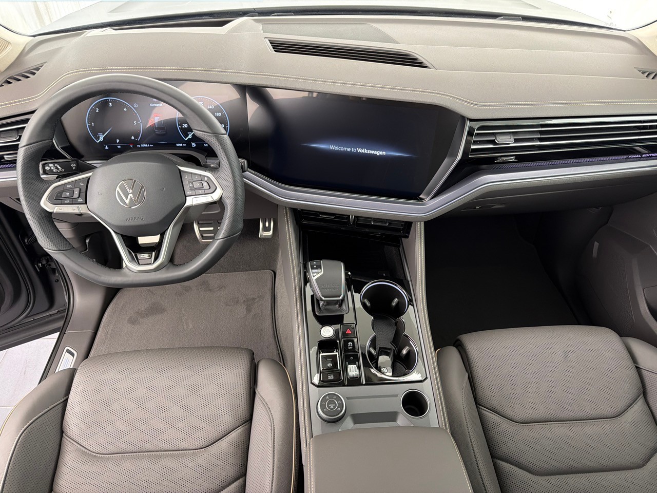 VW Touareg 3.0 TDI R-L F E-image-6