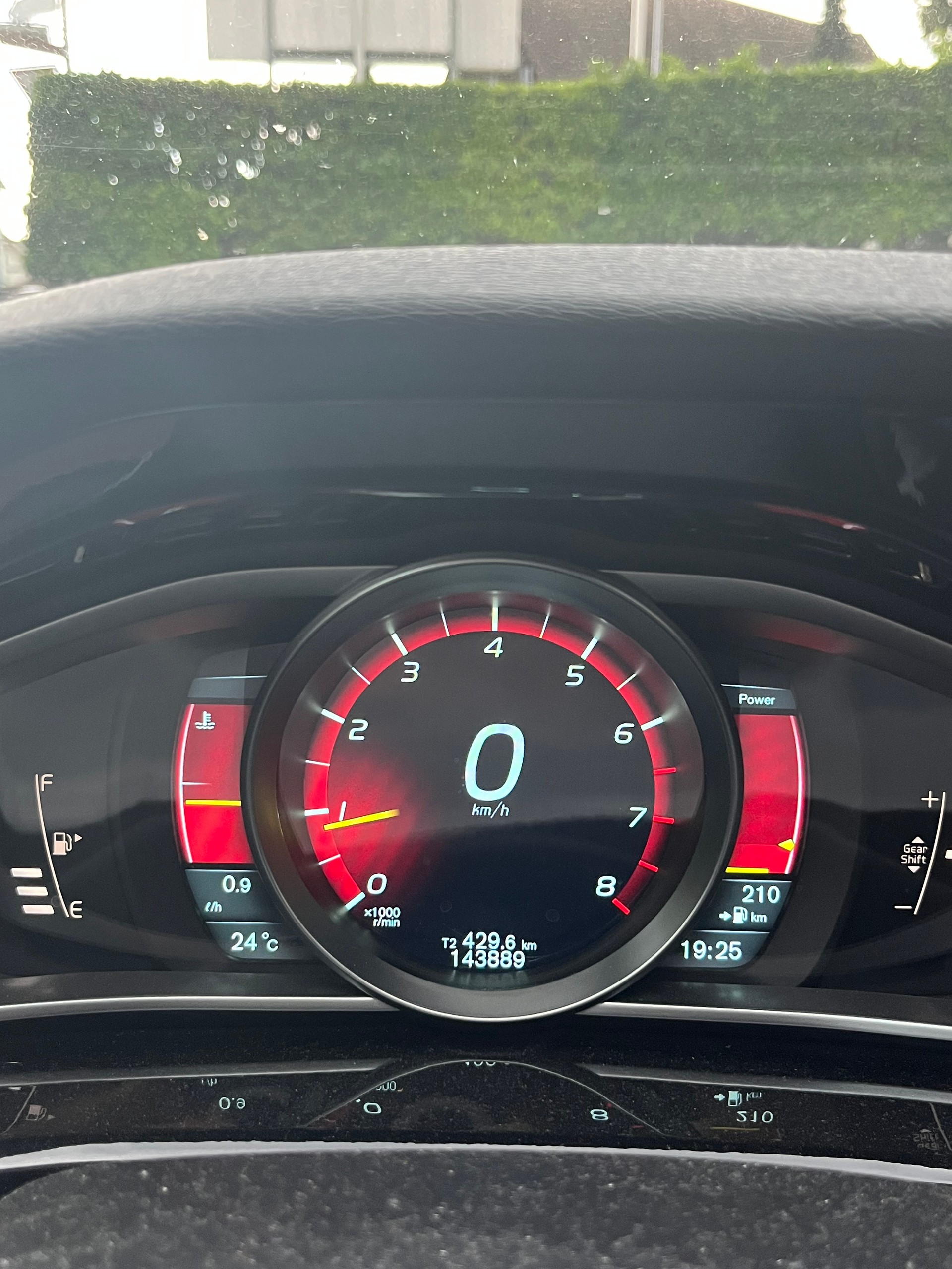 VOLVO V40 T2 Sport 200 S/S-image-11