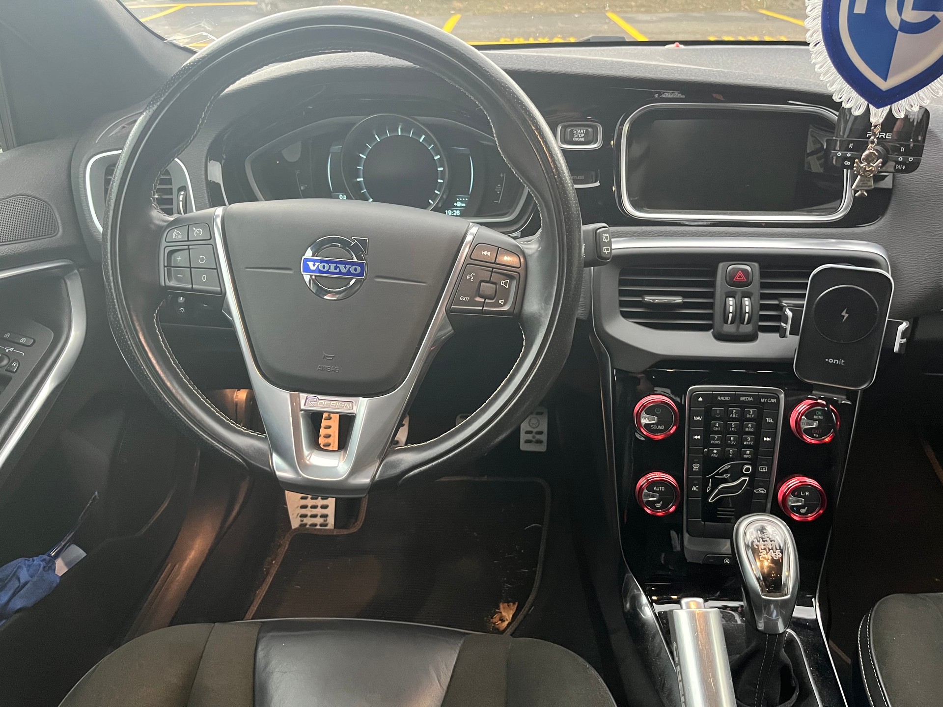 VOLVO V40 T2 Sport 200 S/S-image-8