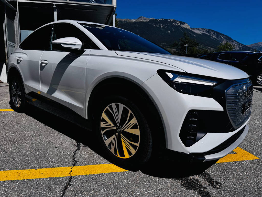AUDI Q4 e-tron Sportback 50 quattro-showroom-element-3
