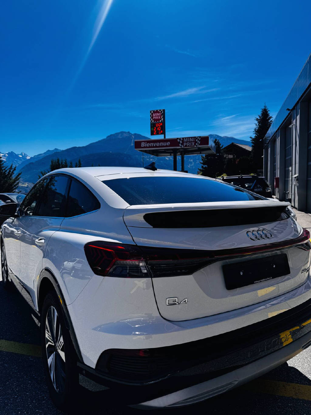 AUDI Q4 e-tron Sportback 50 quattro-showroom-element-2