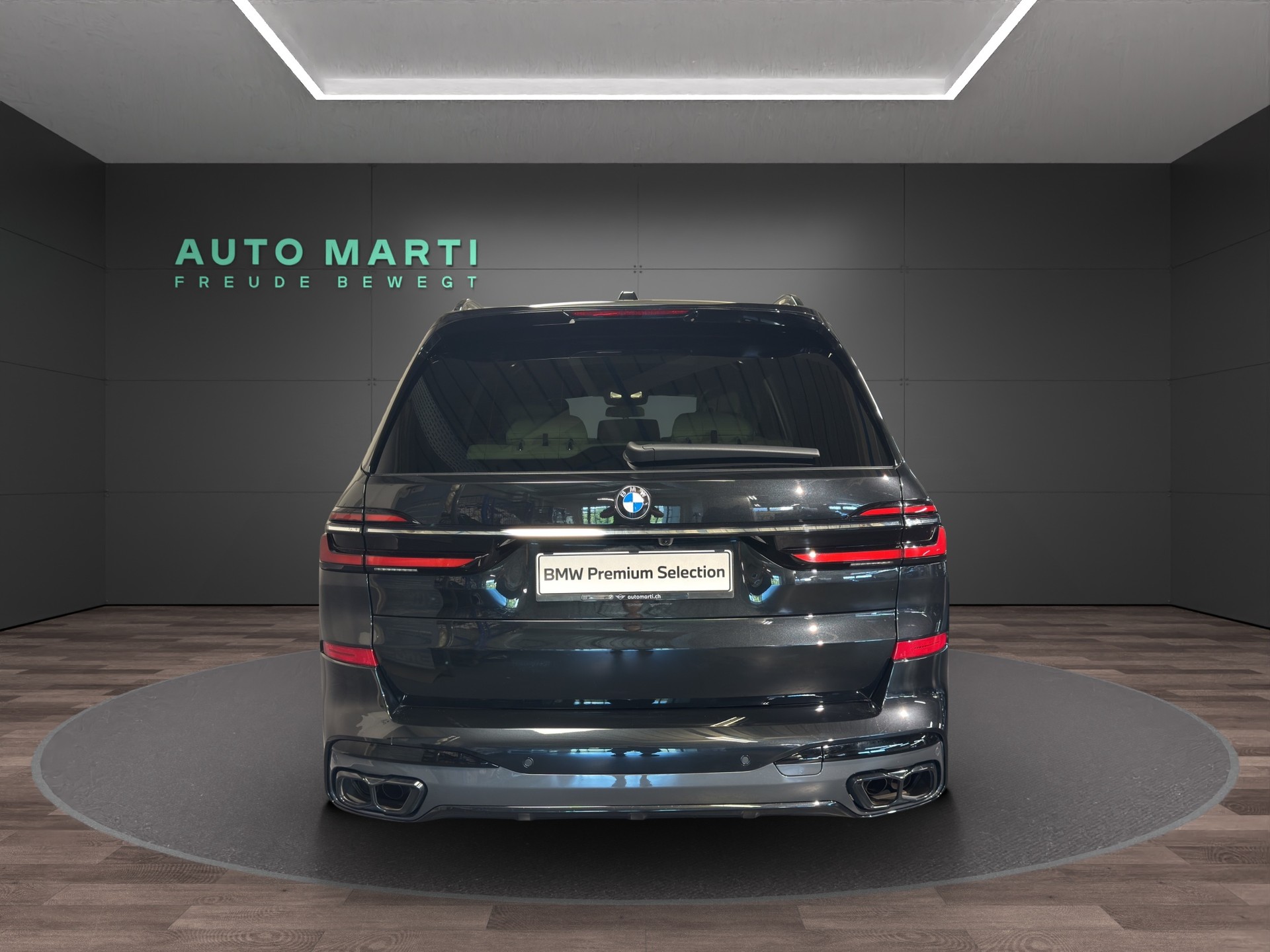 BMW X7 M60i M Sport-showroom-element-2